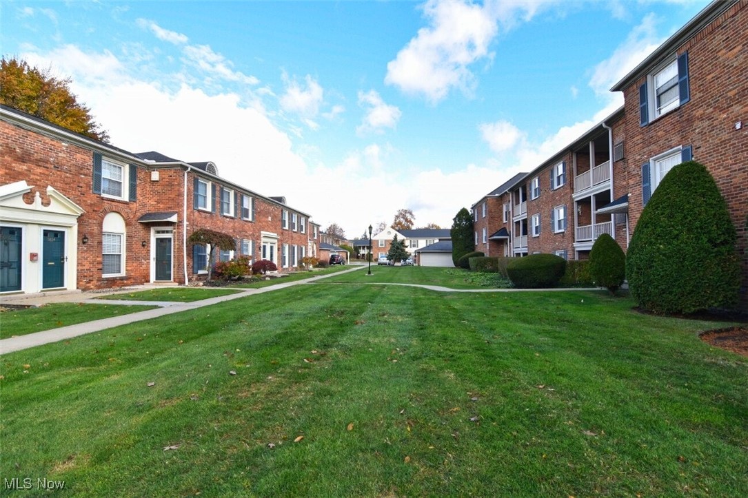 2217 Glouchester Drive 17 B