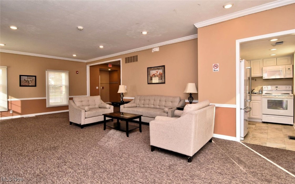 2217 Glouchester Drive 17 B