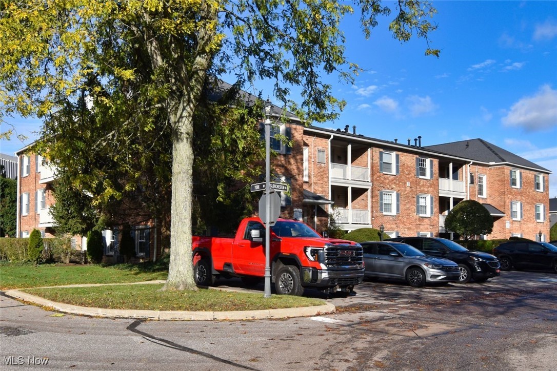 2217 Glouchester Drive 17 B