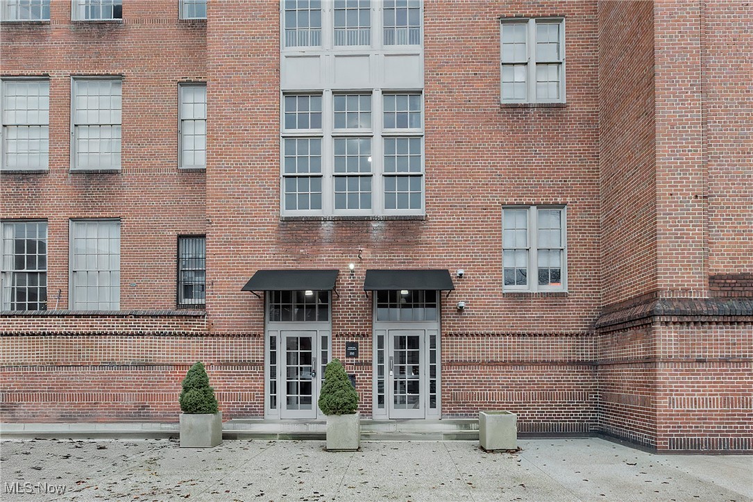 2043 Random Road 9