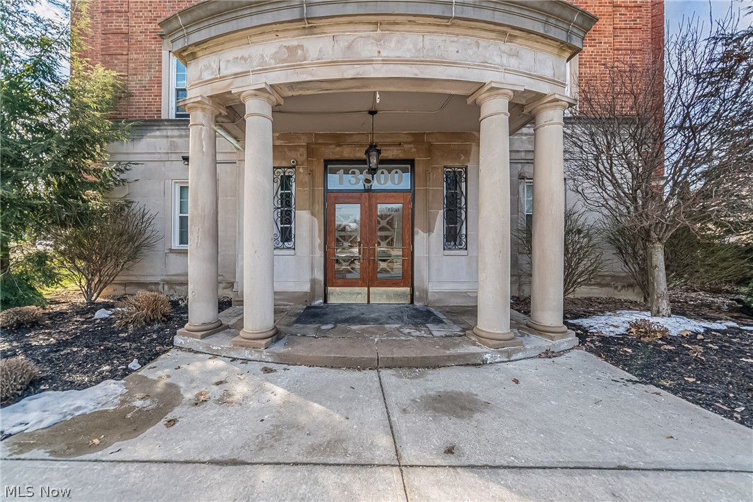 13800 Fairhill Road 306
