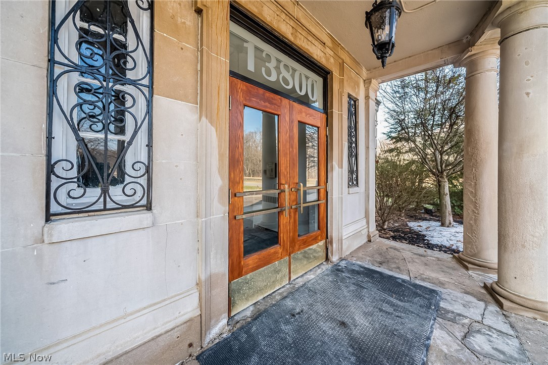 13800 Fairhill Road 306
