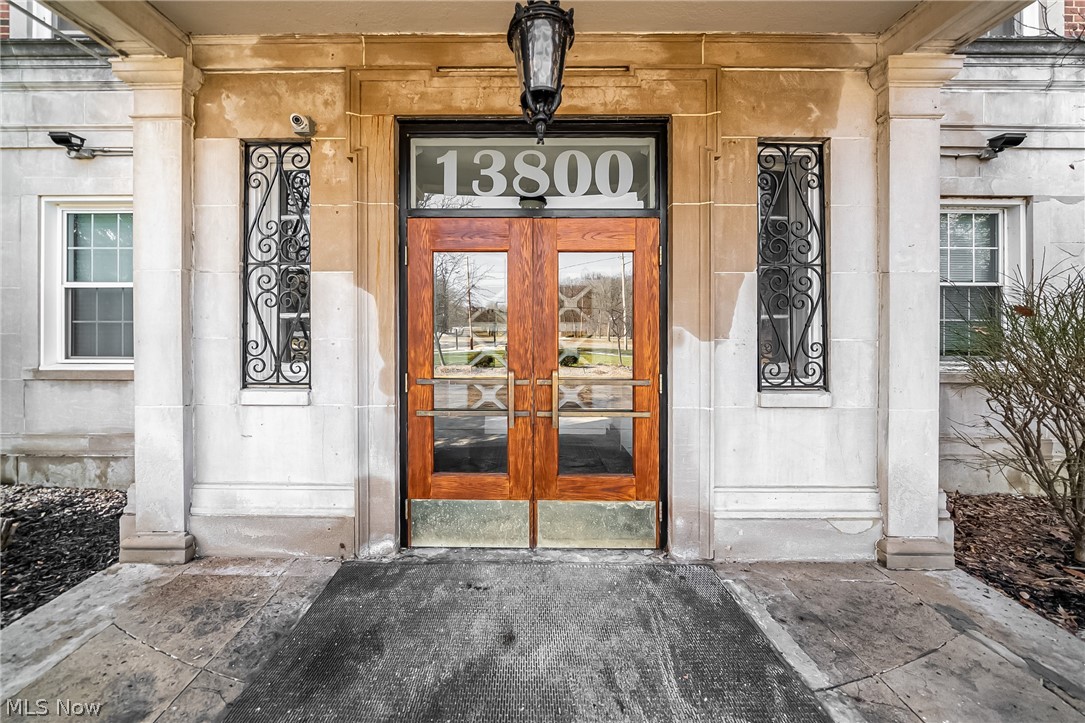 13800 Fairhill Road 306