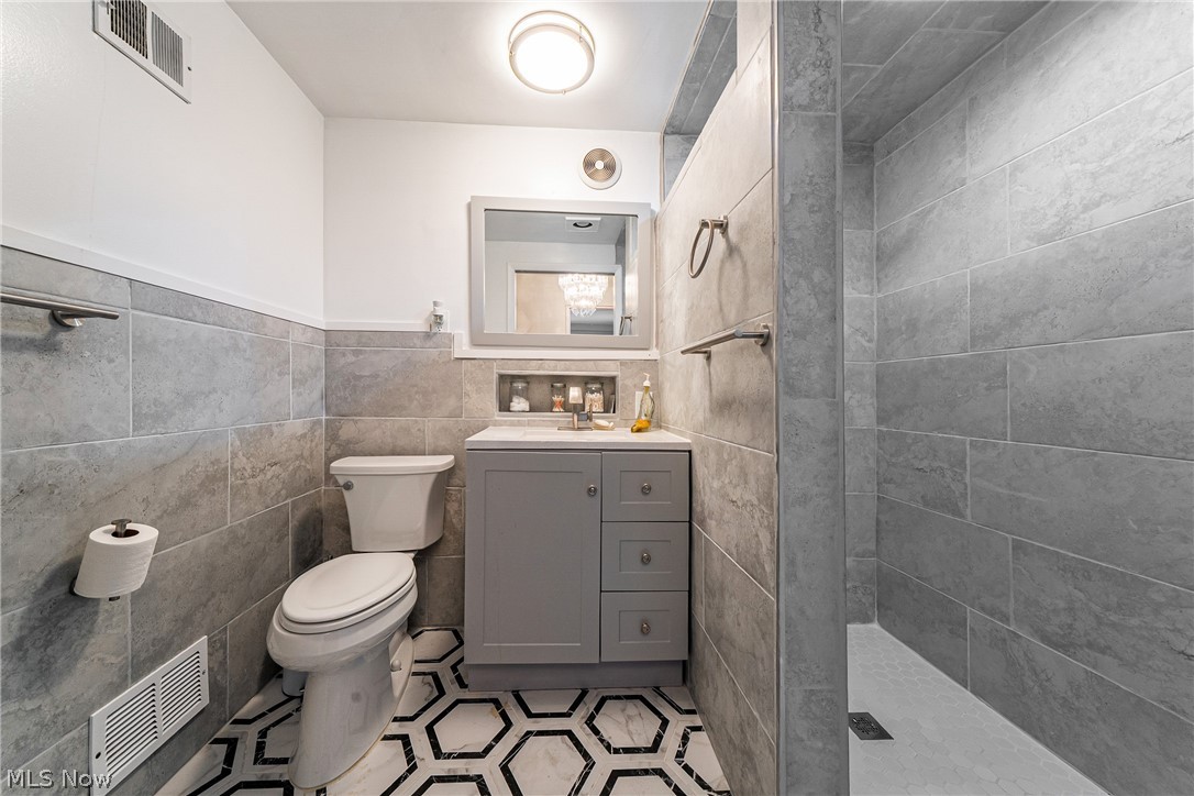 13800 Fairhill Road 306