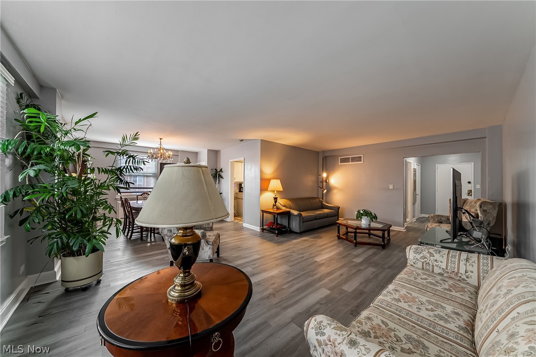 13800 Fairhill Road 306