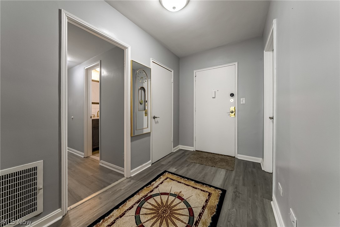 13800 Fairhill Road 306