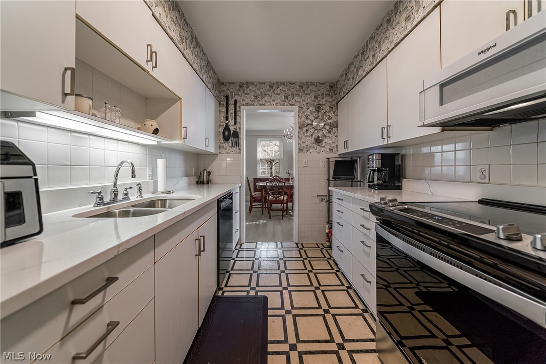 13800 Fairhill Road 306