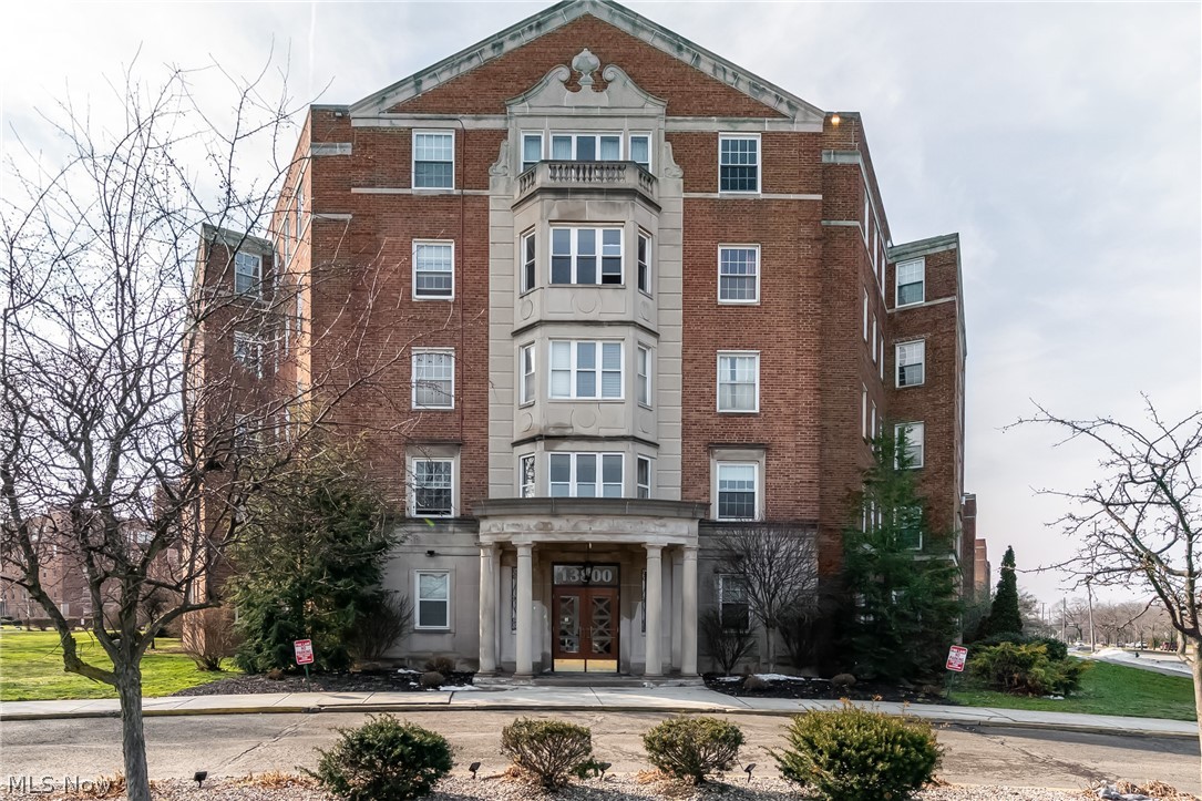 13800 Fairhill Road 306