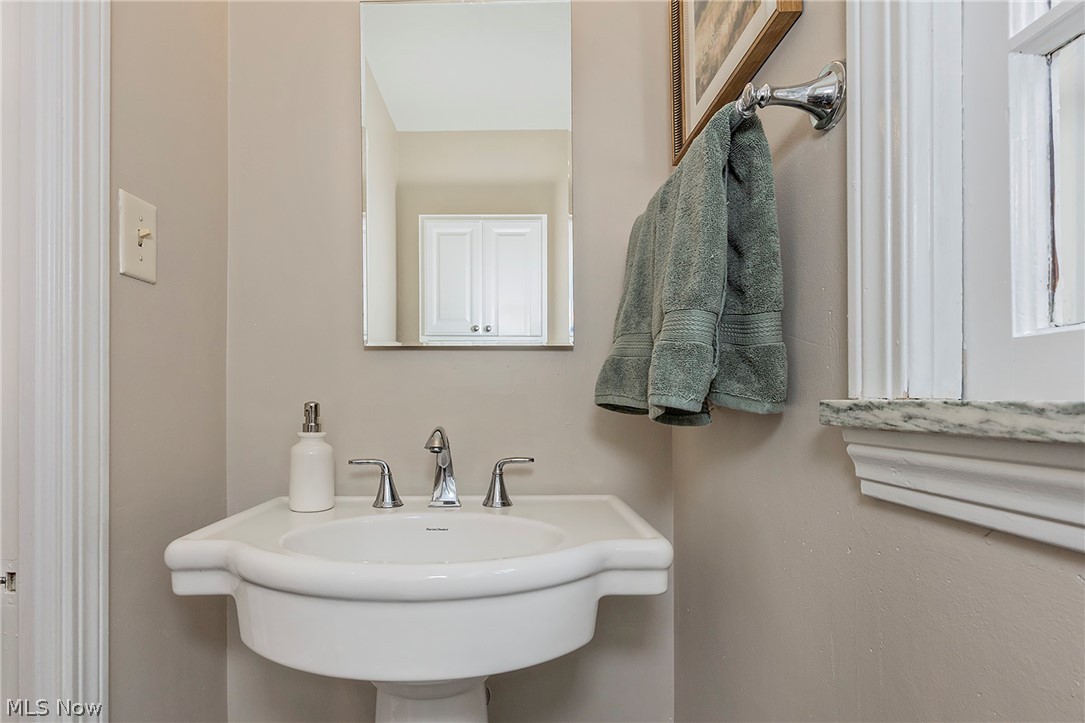 3874 Grenville Road