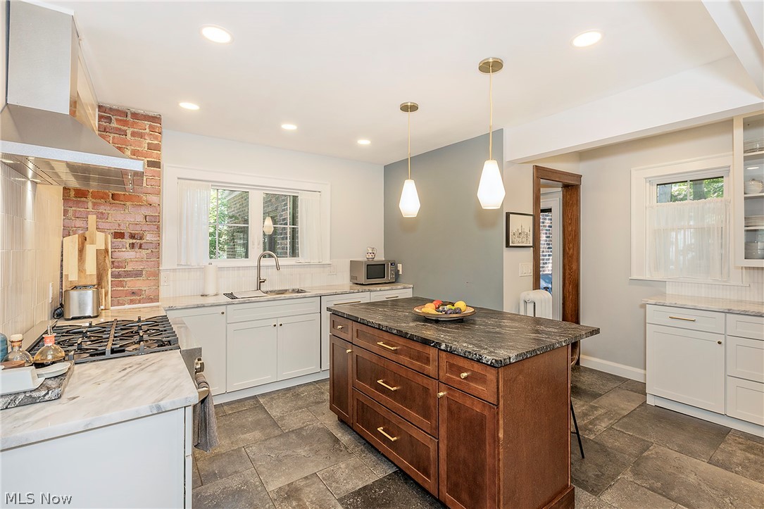 1351 Oakridge Drive