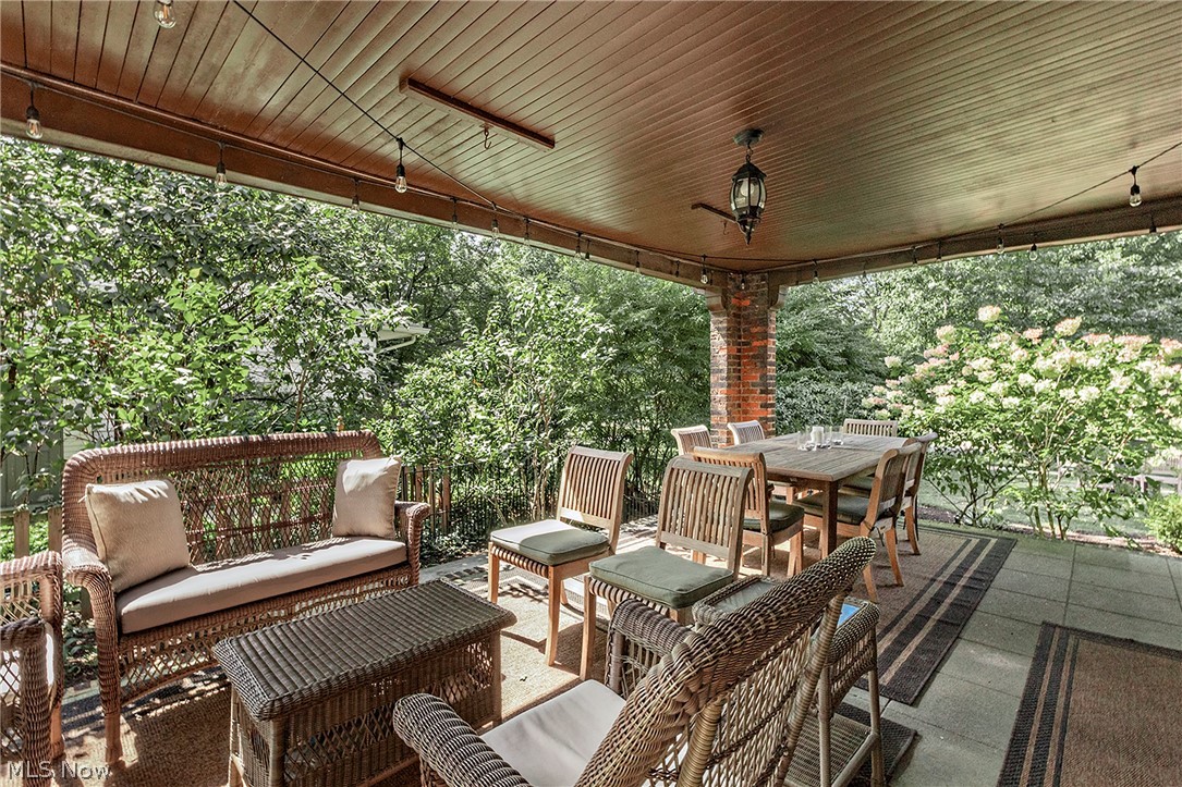 1351 Oakridge Drive