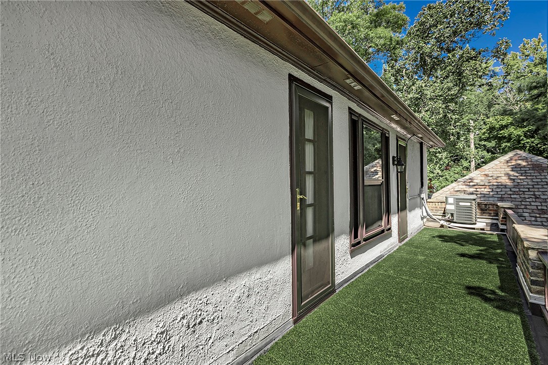 1351 Oakridge Drive