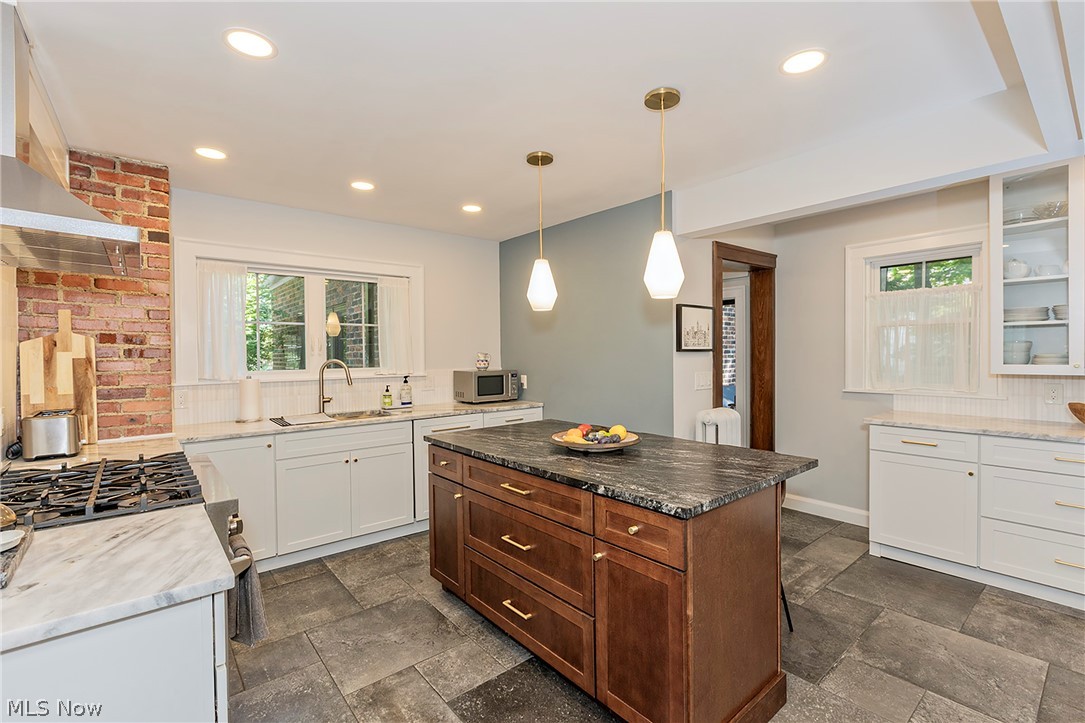 1351 Oakridge Drive
