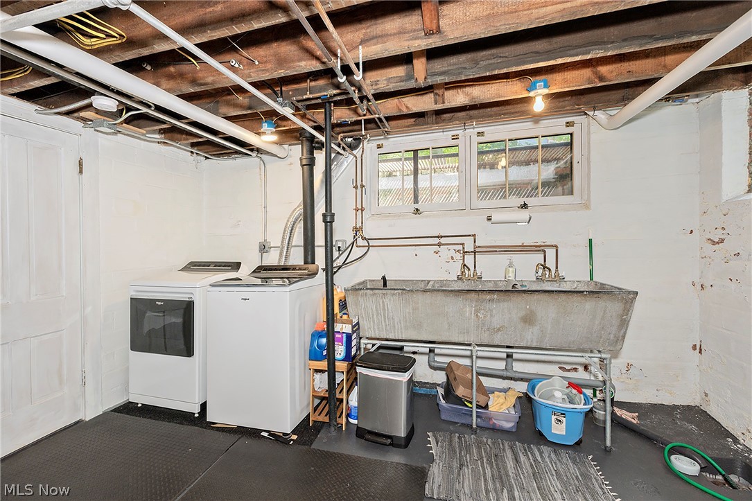 1351 Oakridge Drive