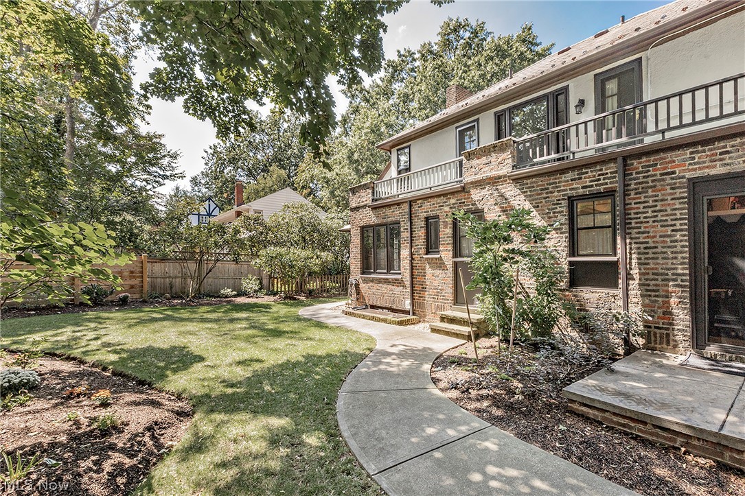 1351 Oakridge Drive