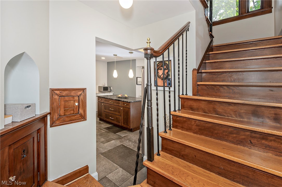 1351 Oakridge Drive