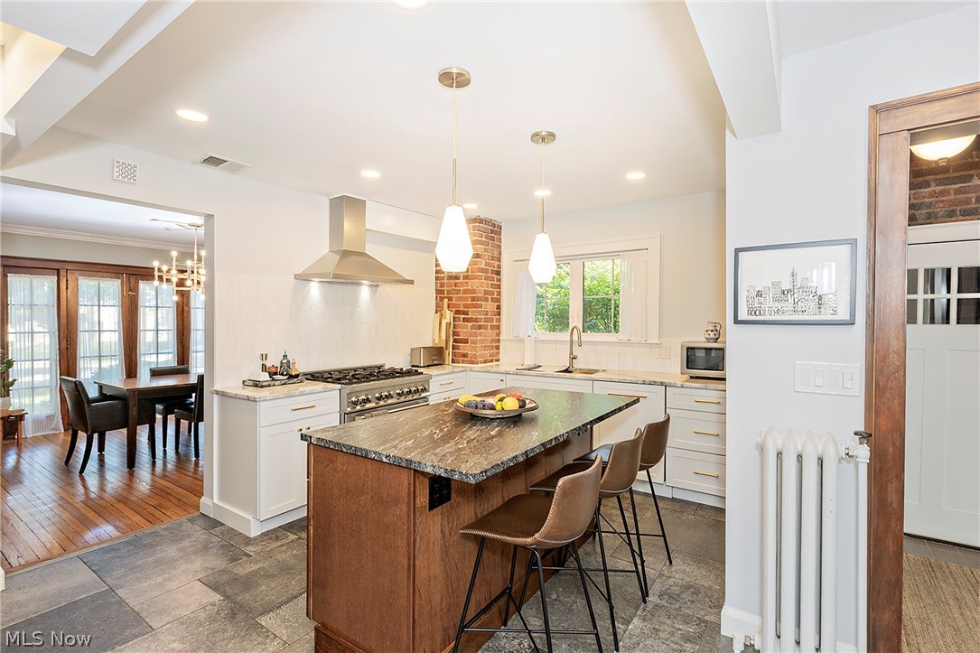 1351 Oakridge Drive