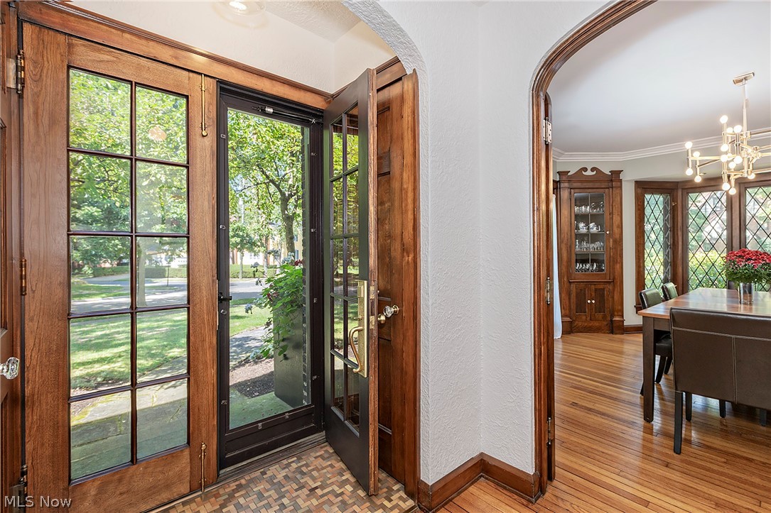 1351 Oakridge Drive