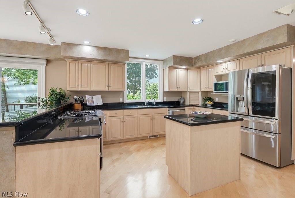 975 Meadowlark Circle