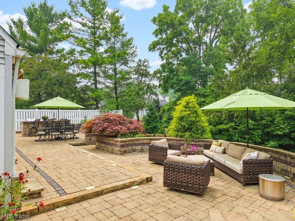 975 Meadowlark Circle