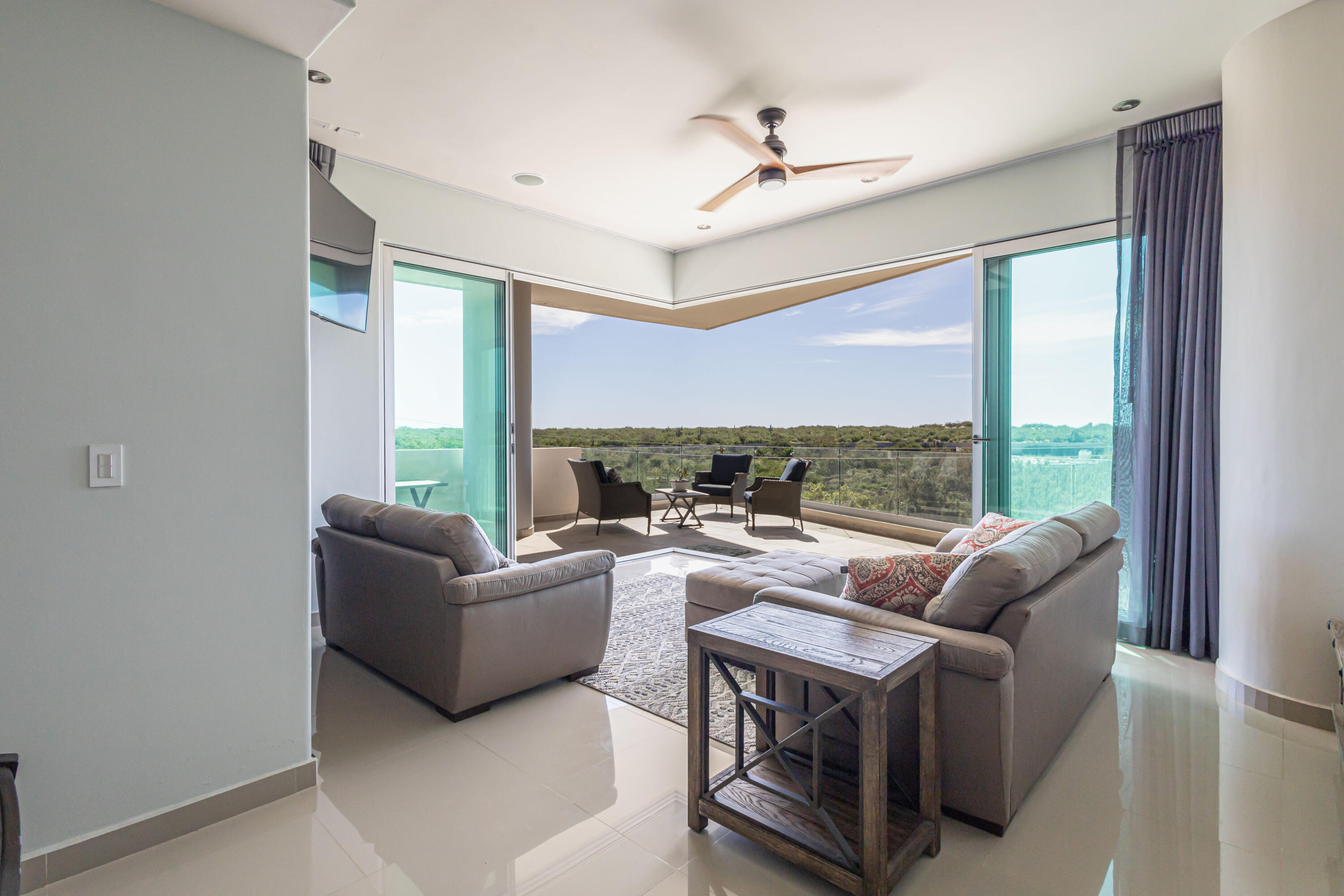 Camino Real Unit: 202