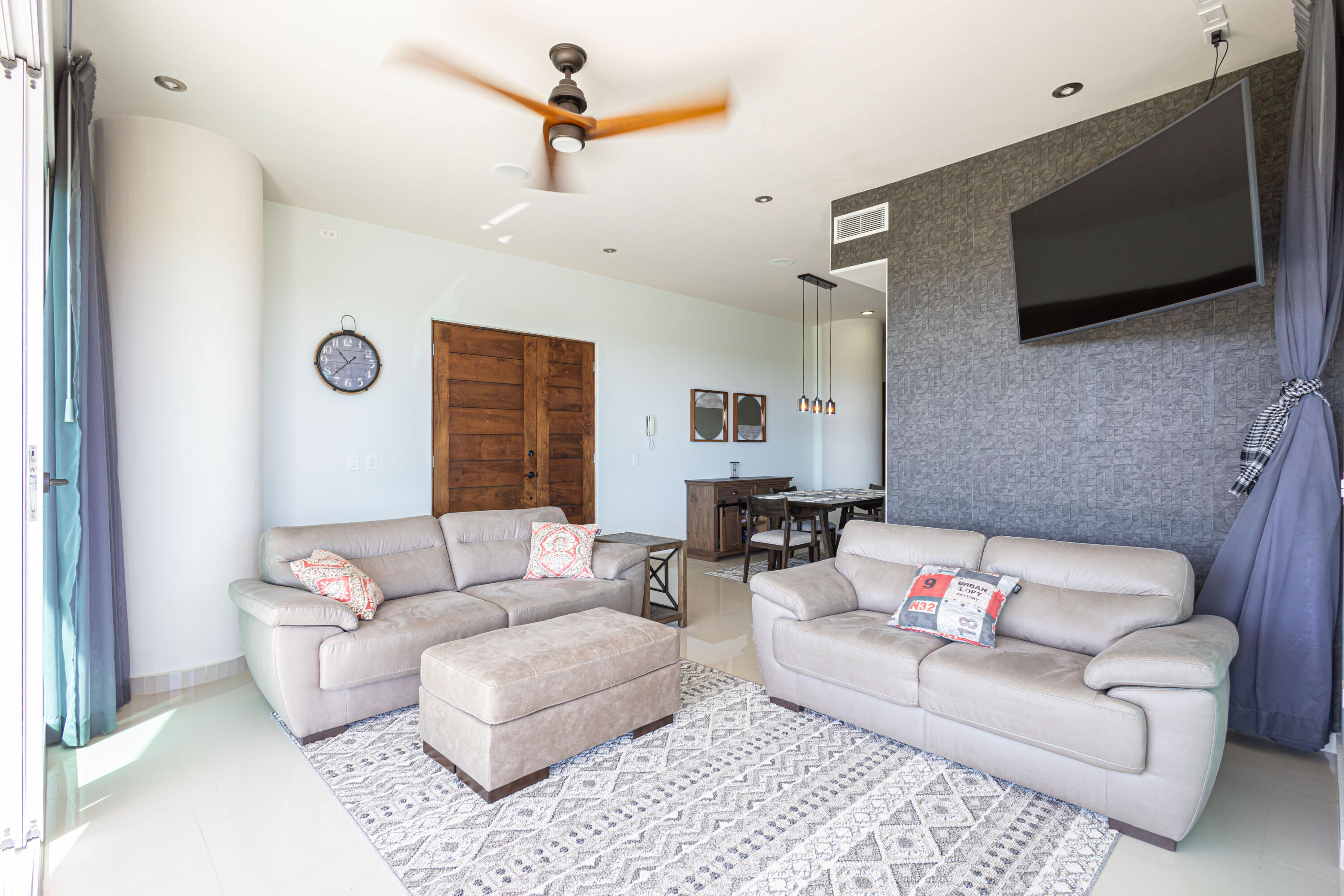 Camino Real Unit: 202