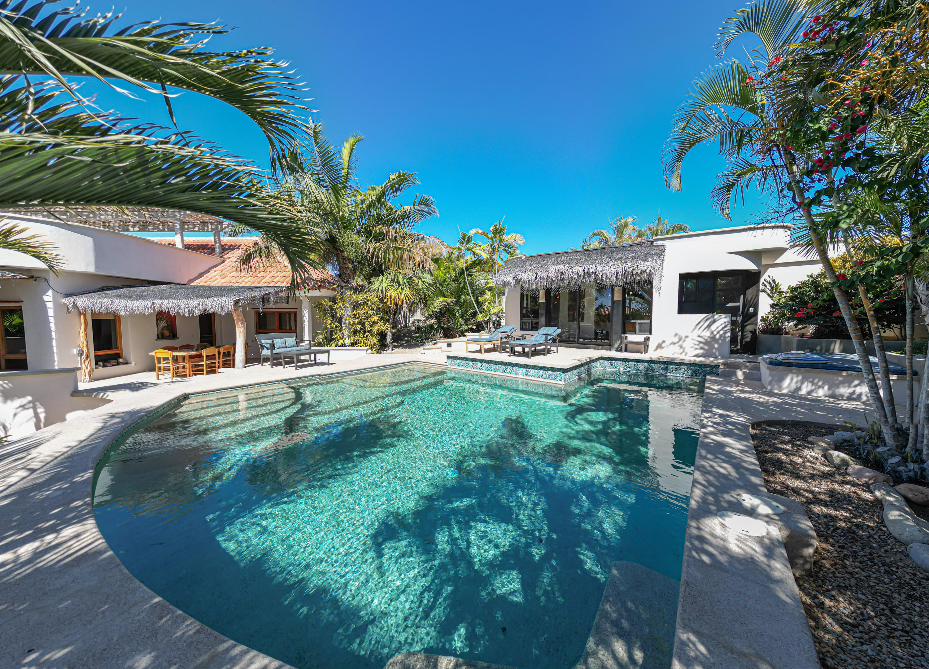 227 Camino del Cielo, Villa Iguana