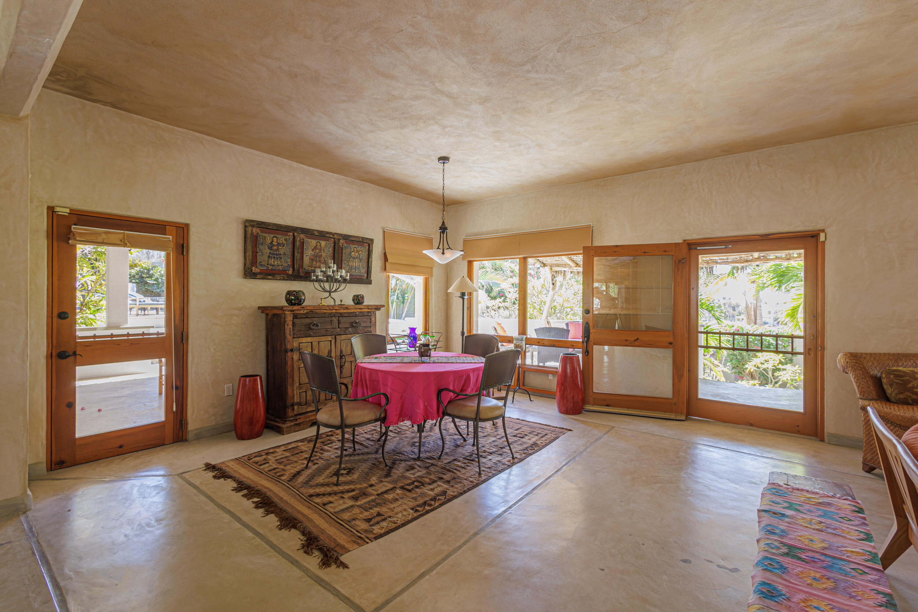 227 Camino del Cielo, Villa Iguana