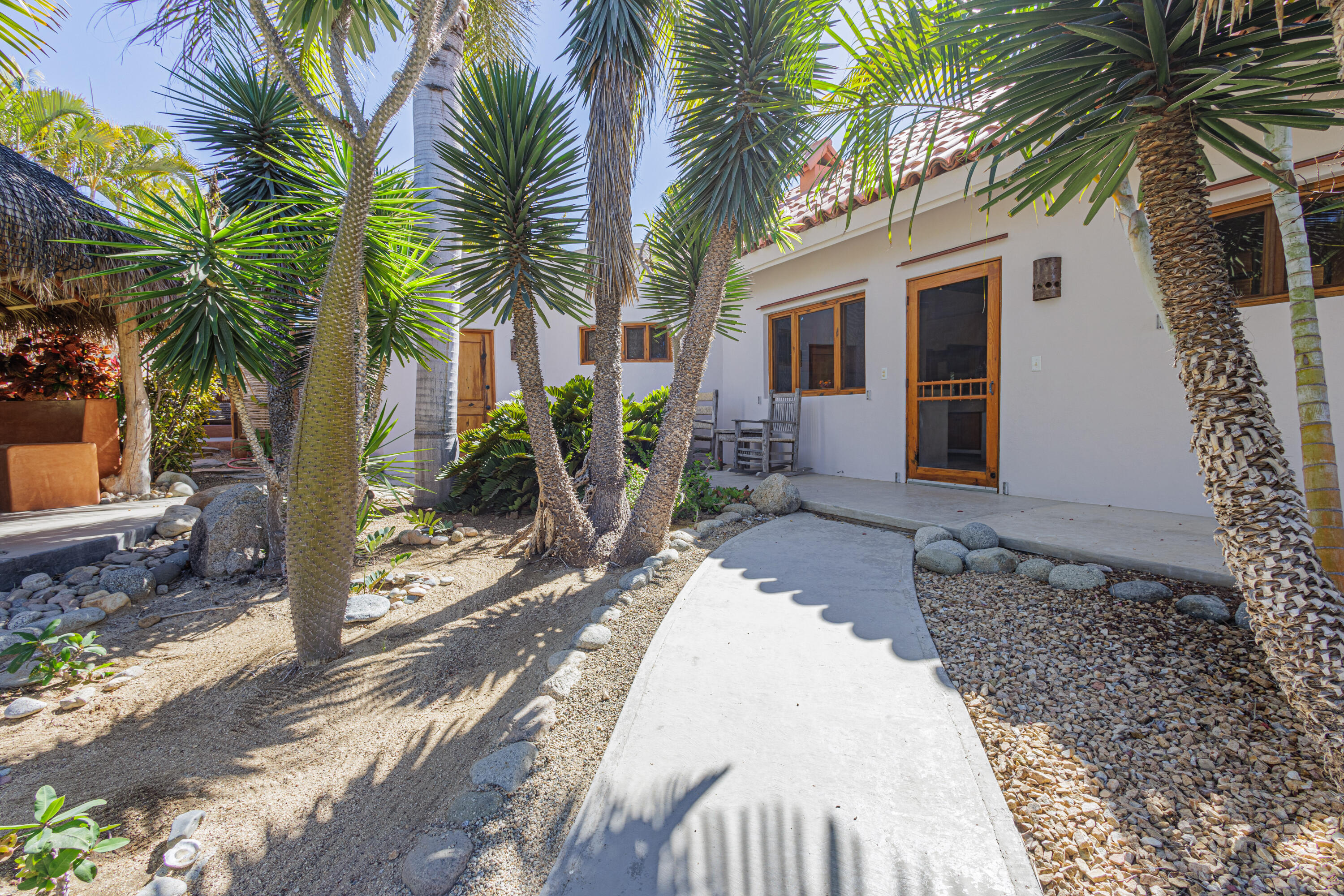 227 Camino del Cielo, Villa Iguana