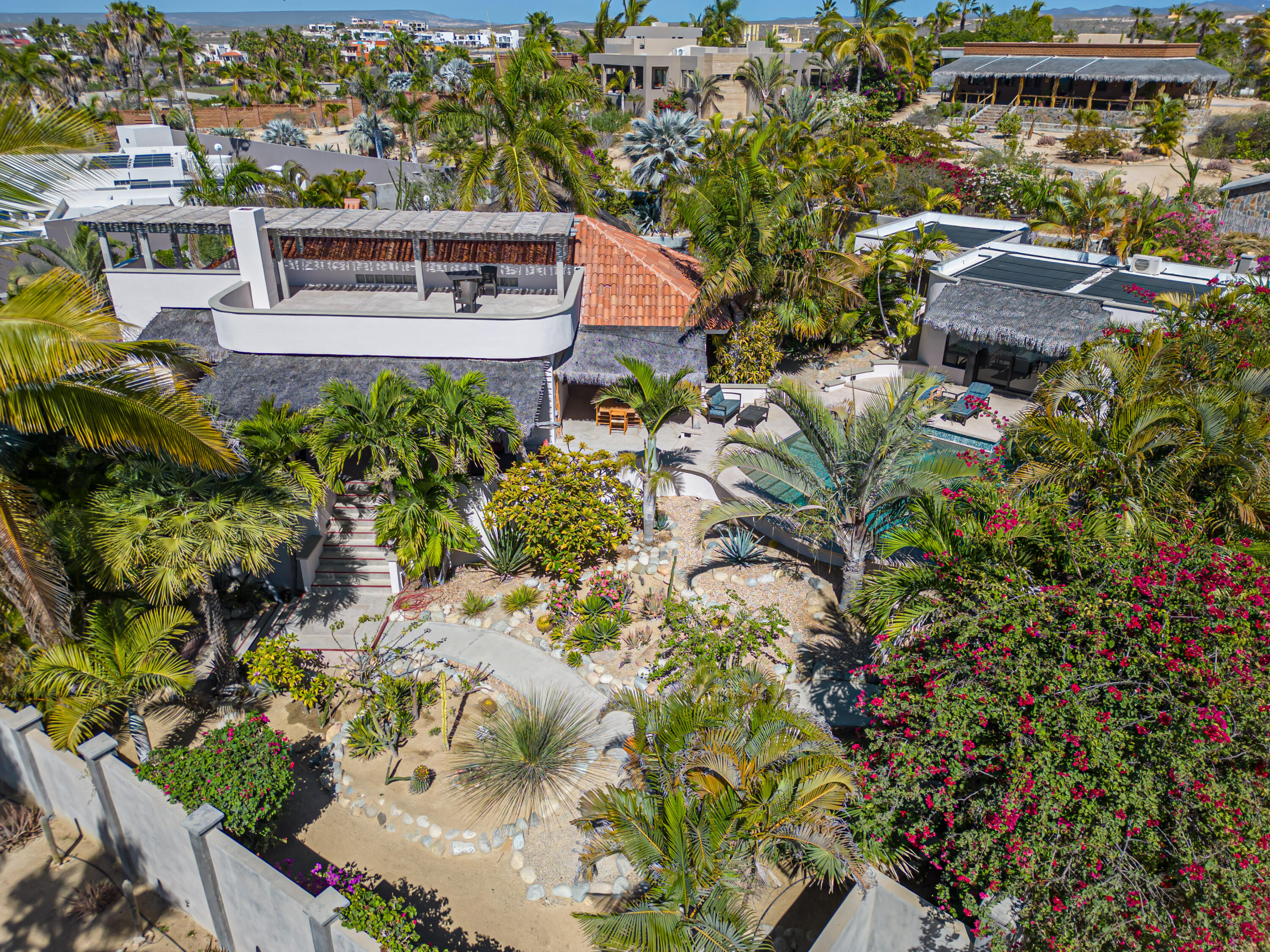 227 Camino del Cielo, Villa Iguana