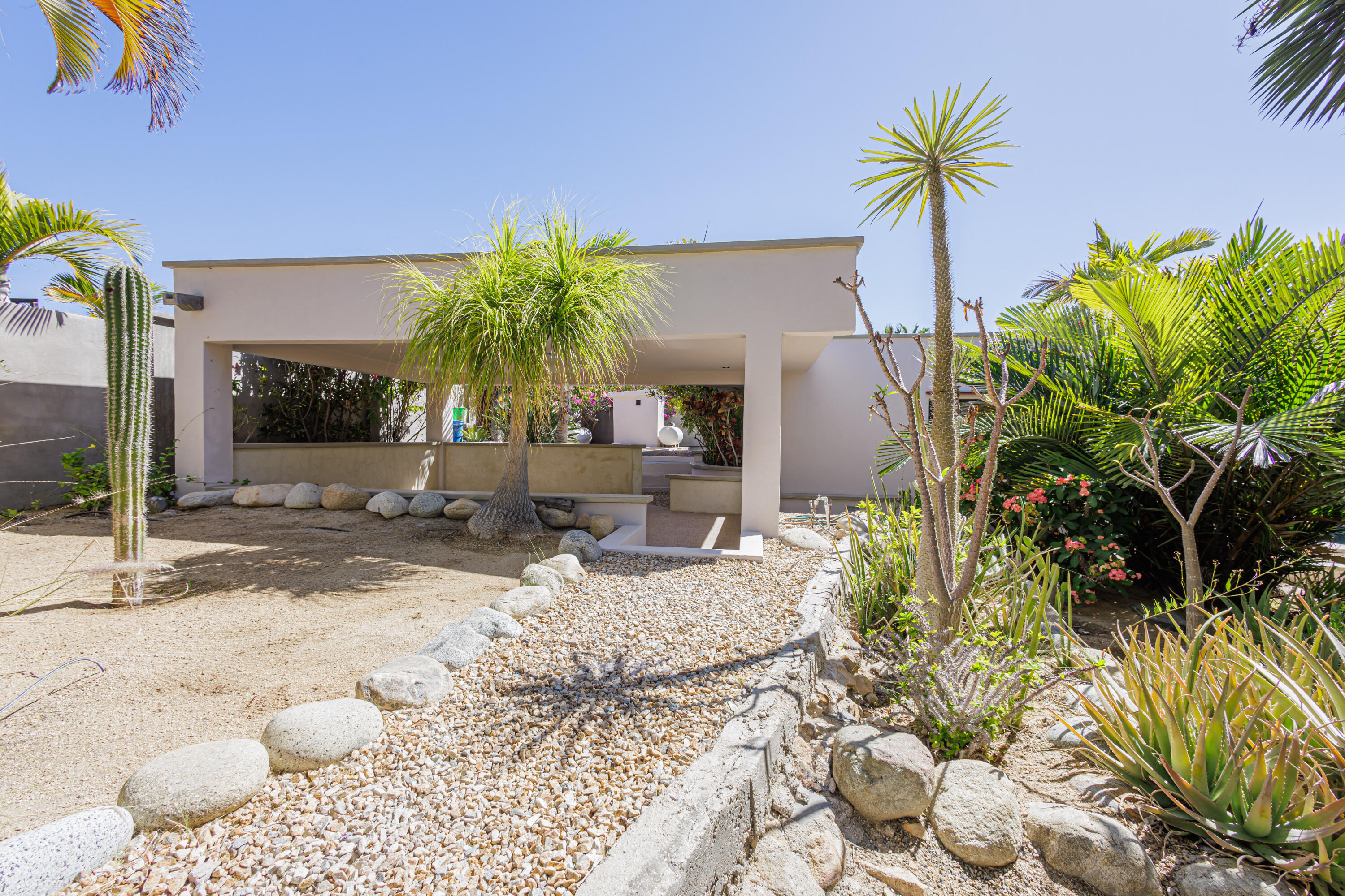 227 Camino del Cielo, Villa Iguana