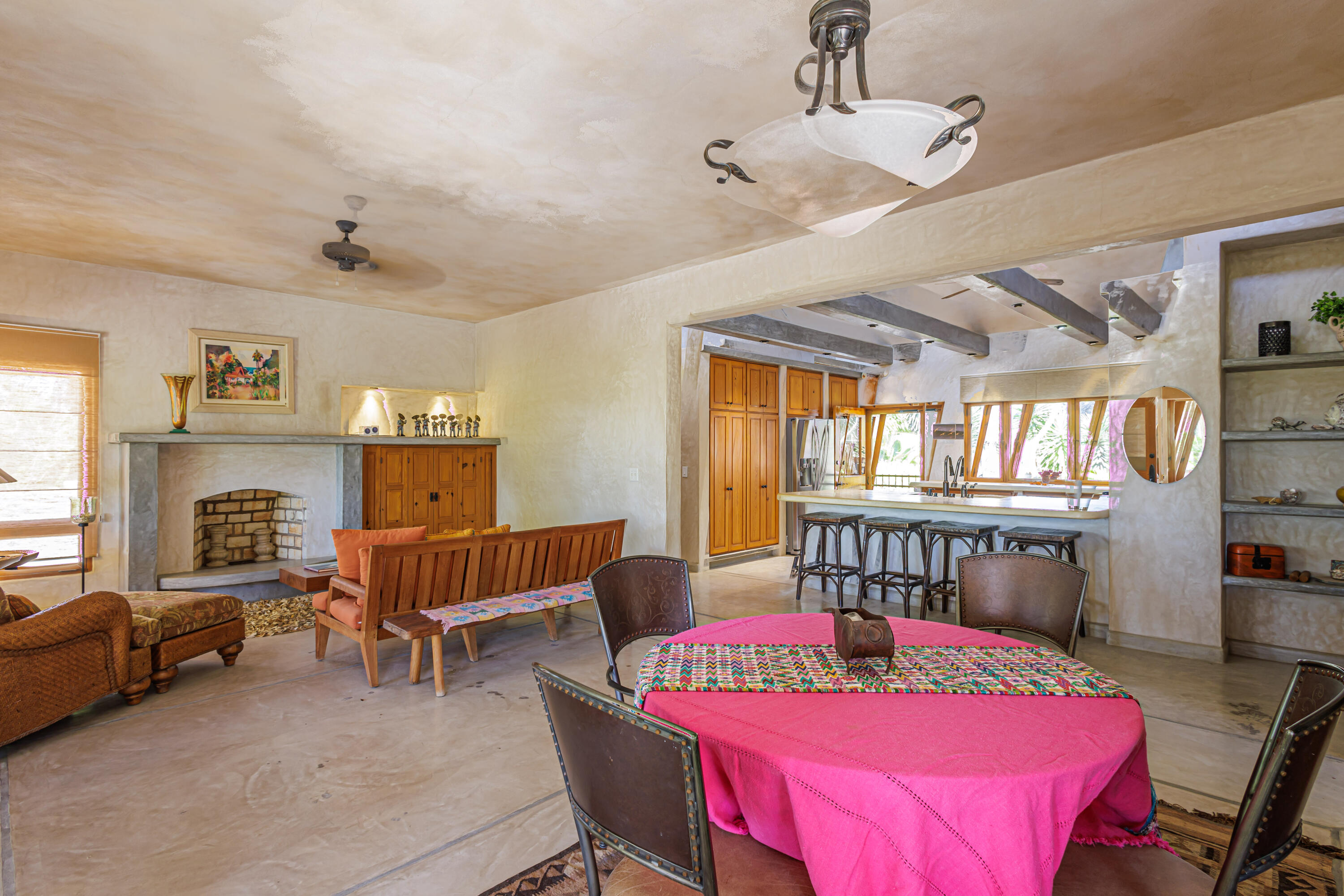 227 Camino del Cielo, Villa Iguana