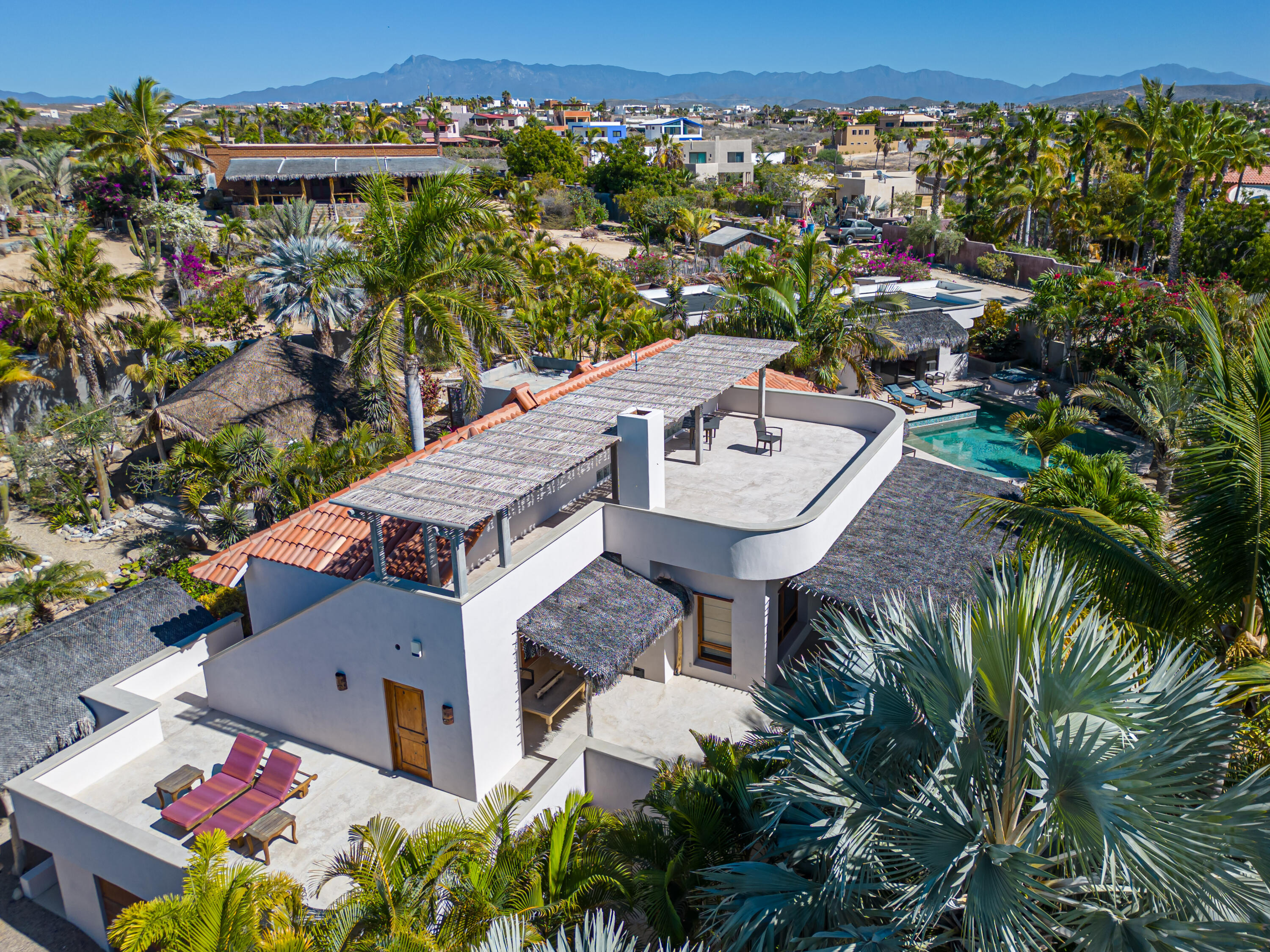 227 Camino del Cielo, Villa Iguana