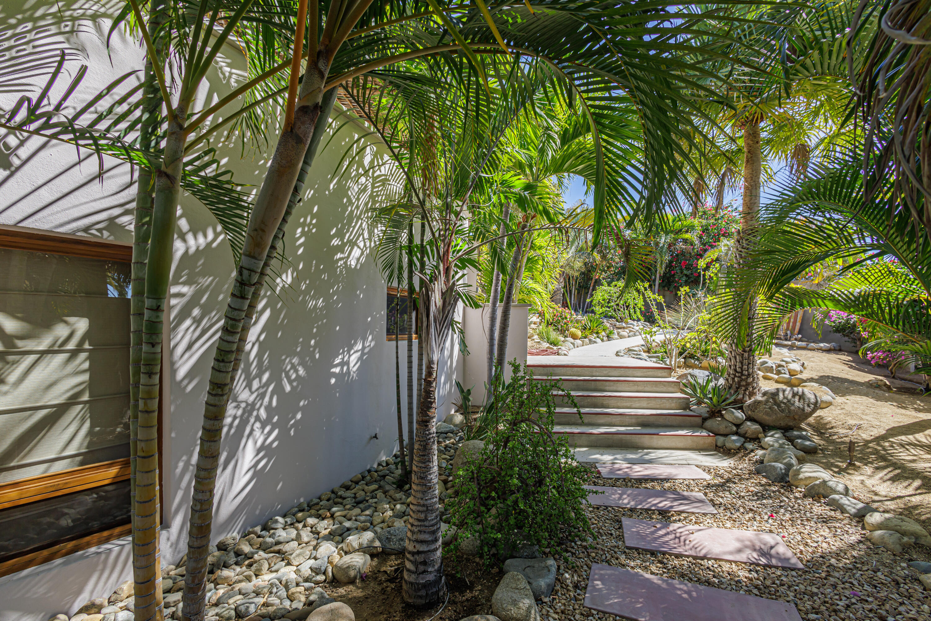 227 Camino del Cielo, Villa Iguana