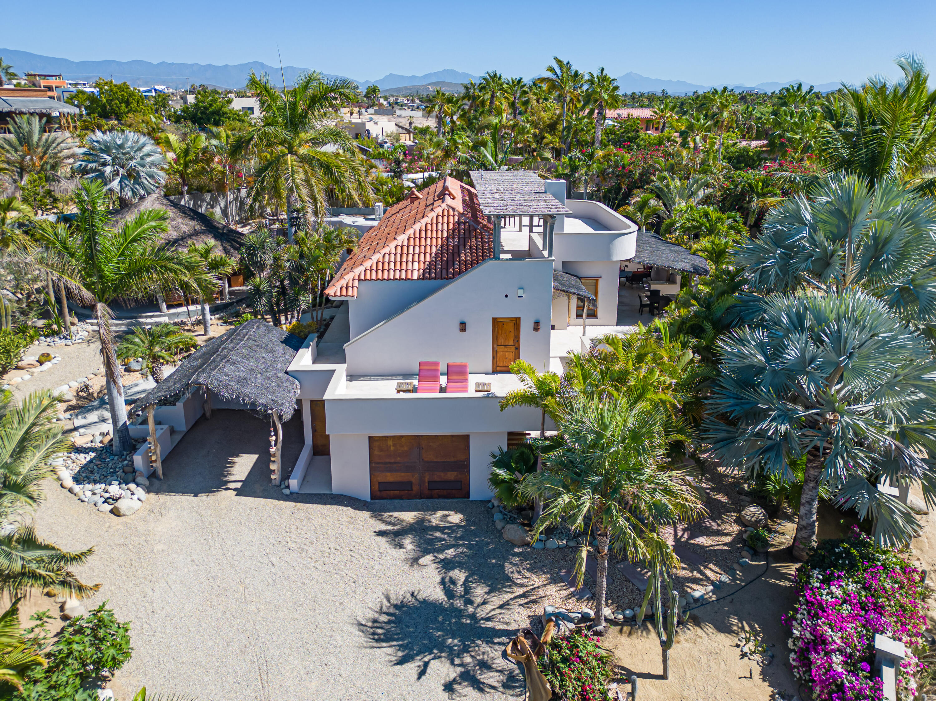 227 Camino del Cielo, Villa Iguana