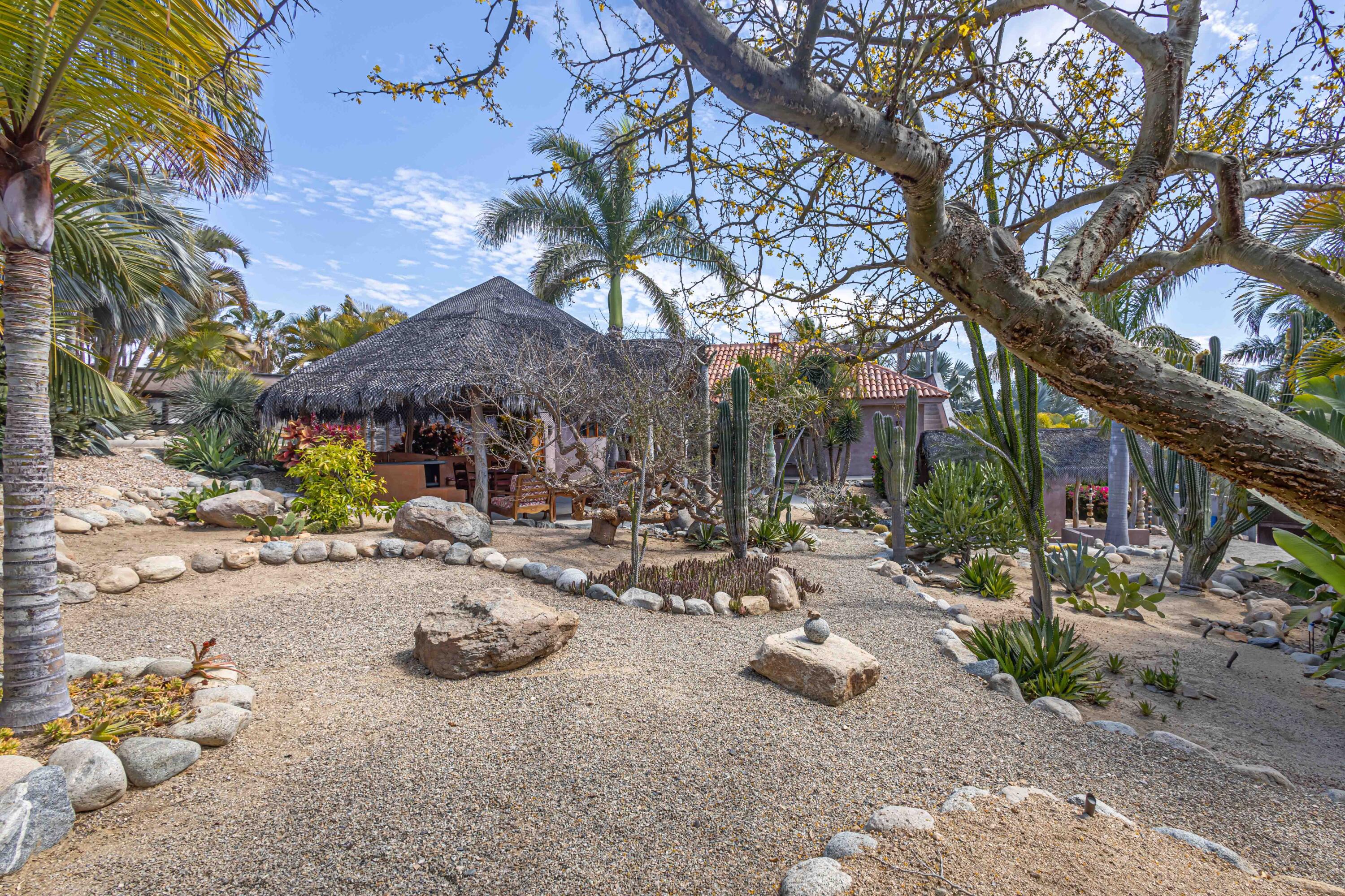 227 Camino del Cielo, Villa Iguana