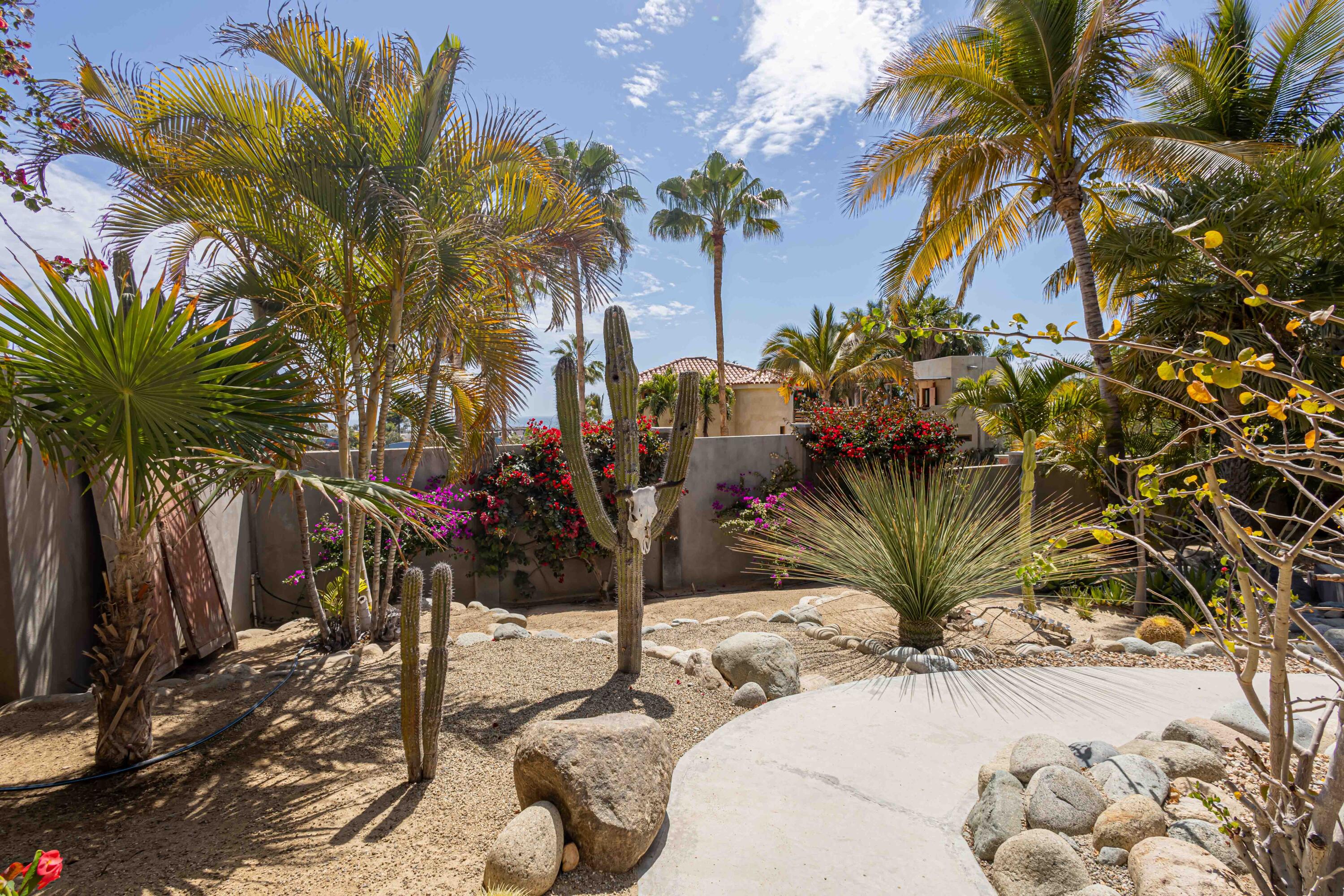 227 Camino del Cielo, Villa Iguana