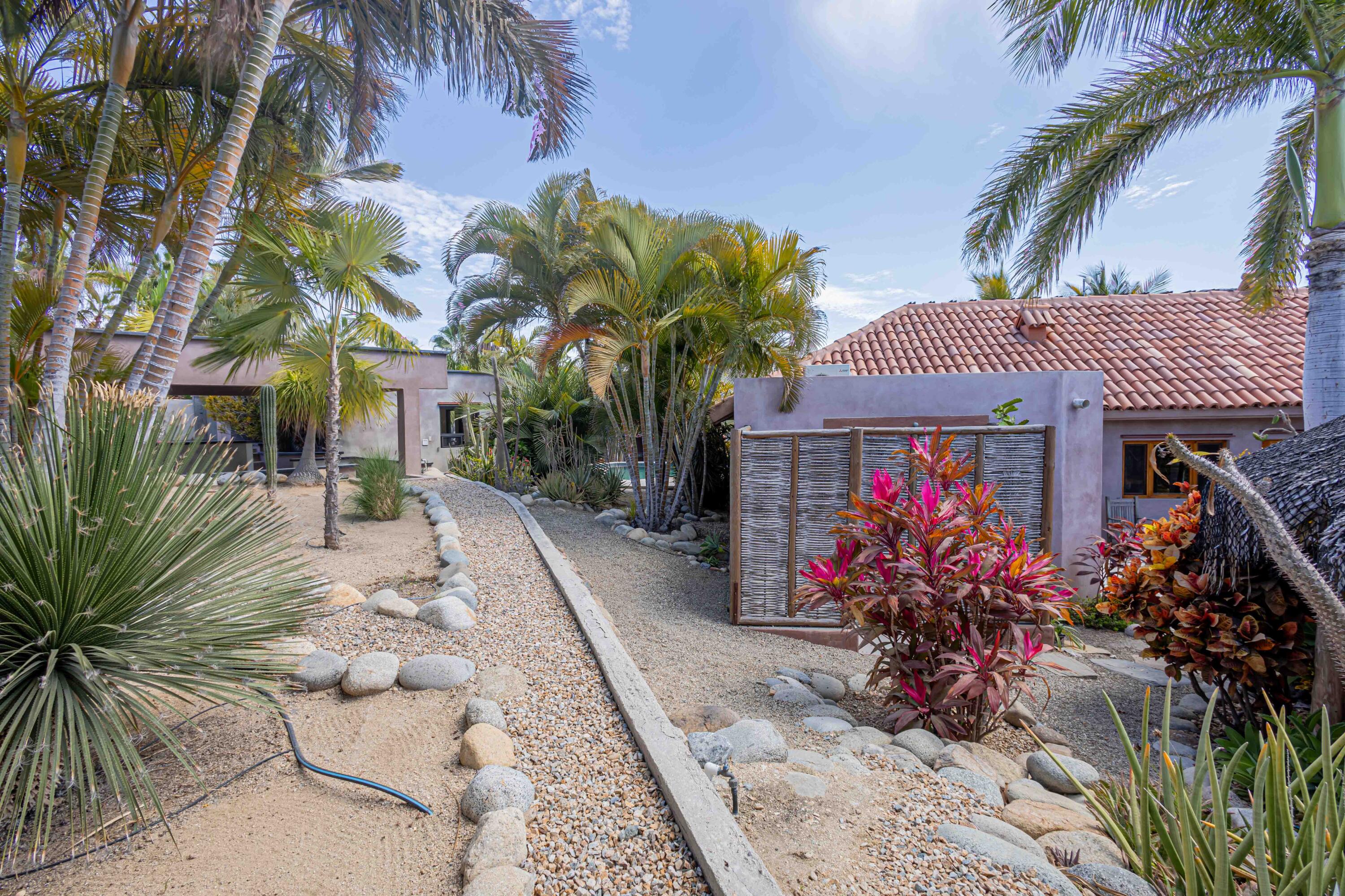 227 Camino del Cielo, Villa Iguana
