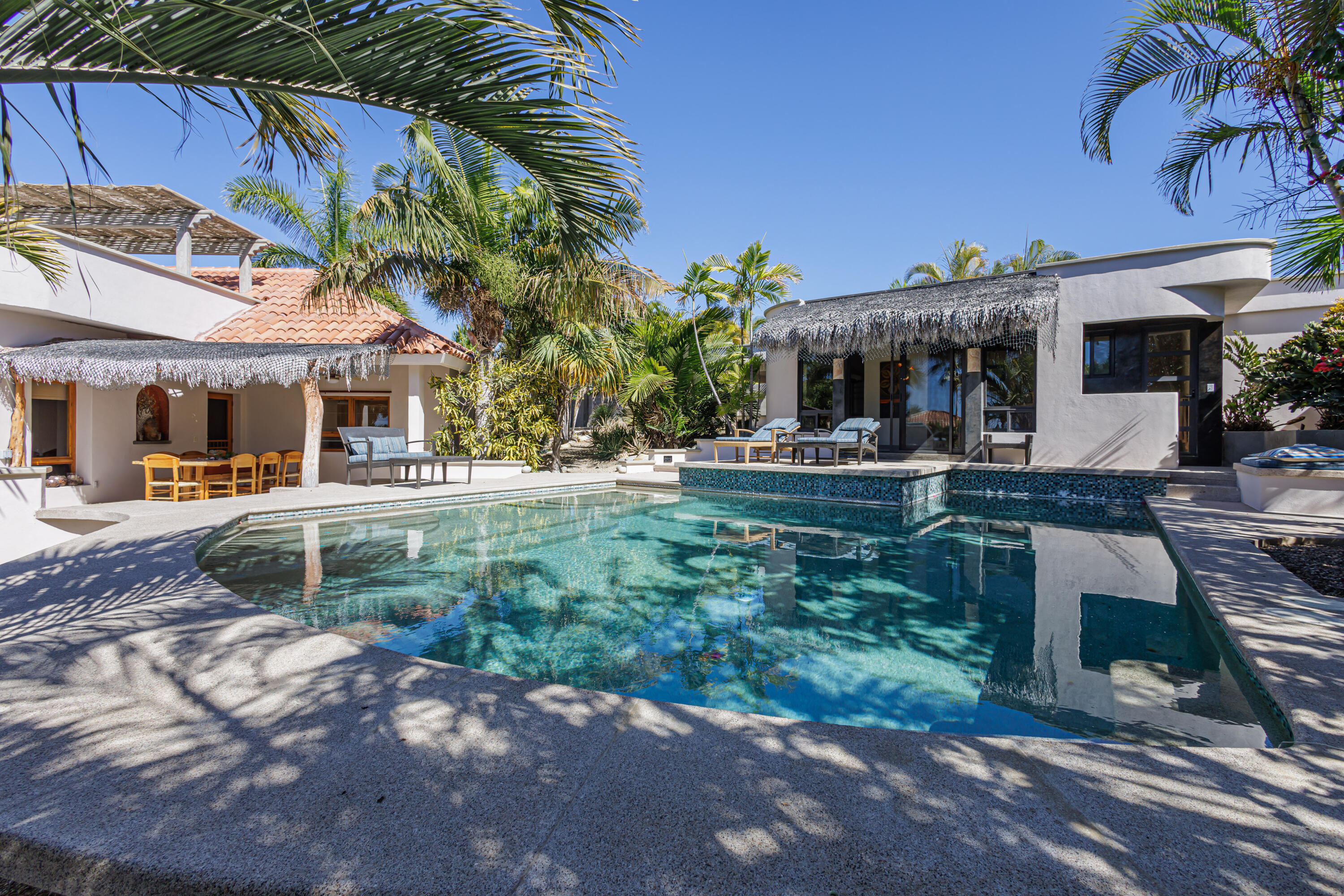 227 Camino del Cielo, Villa Iguana