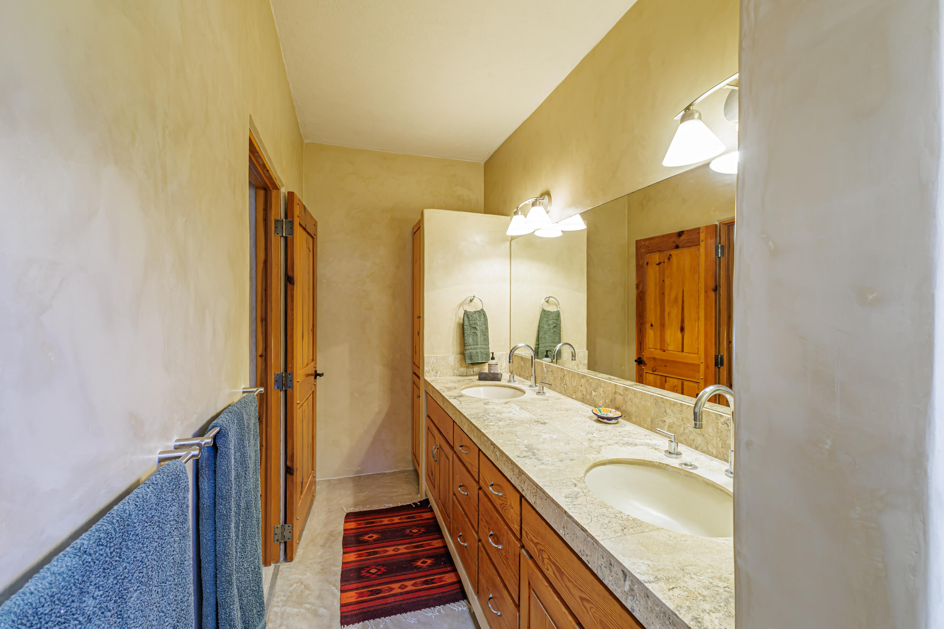 227 Camino del Cielo, Villa Iguana