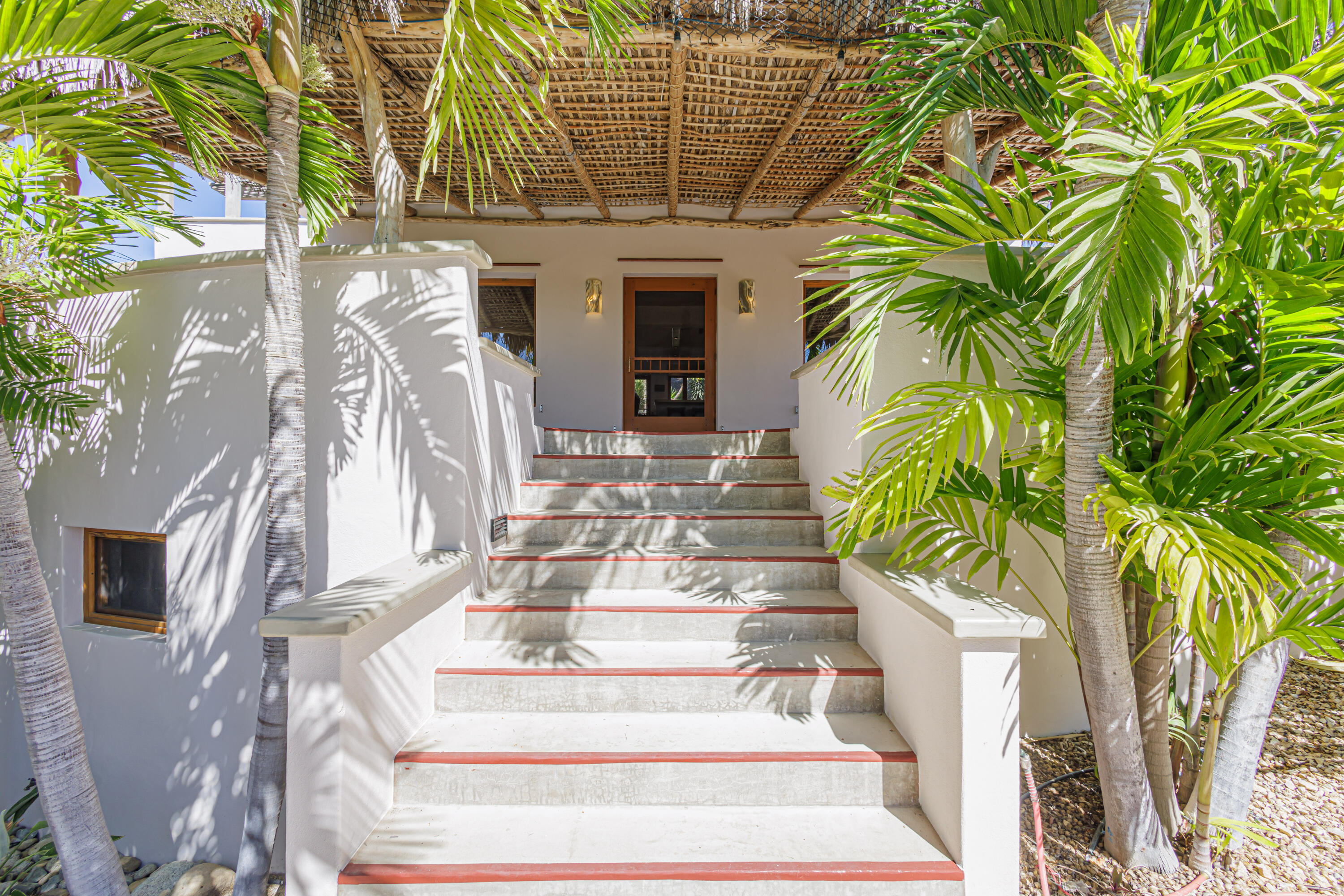 227 Camino del Cielo, Villa Iguana