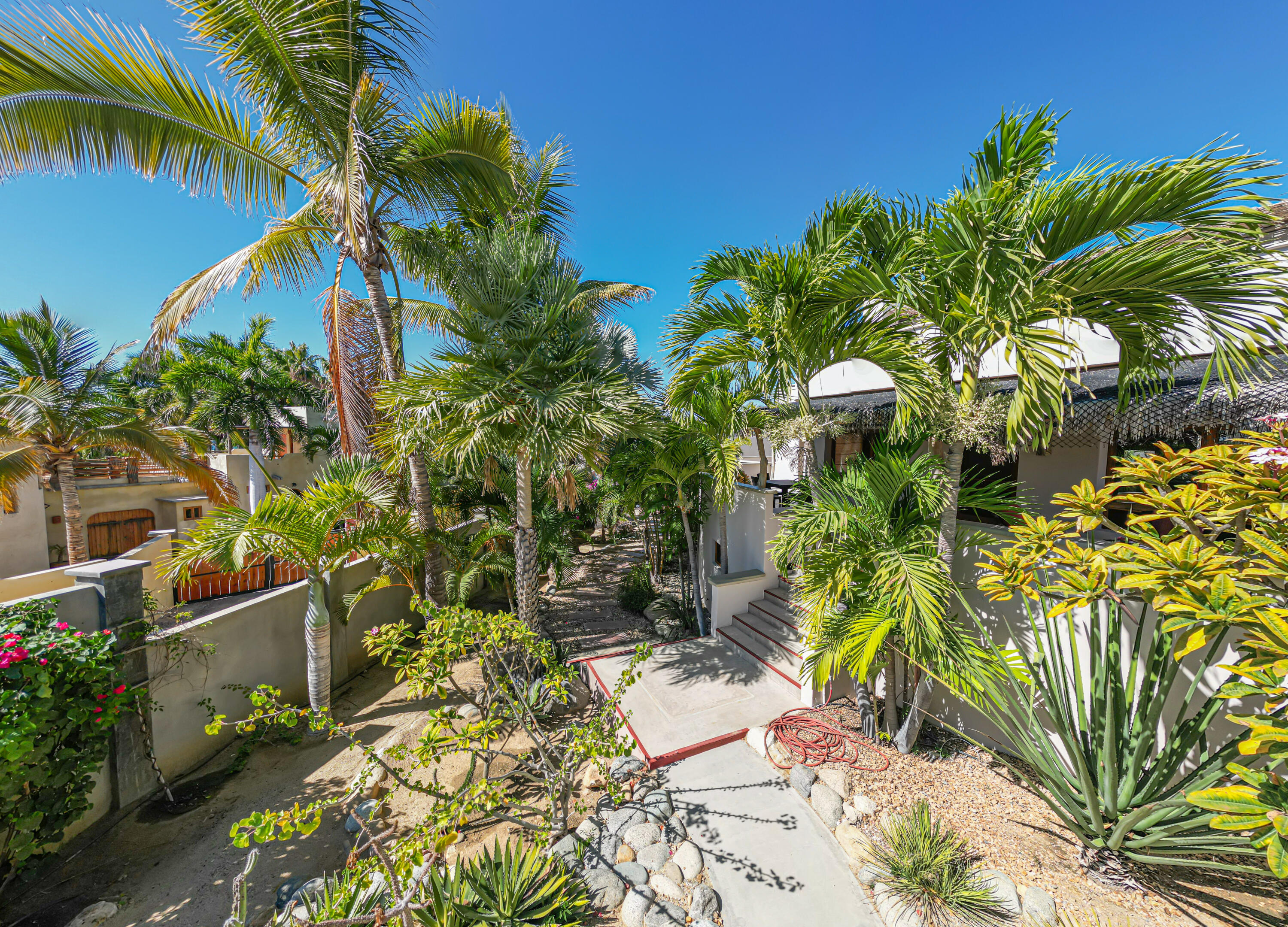 227 Camino del Cielo, Villa Iguana