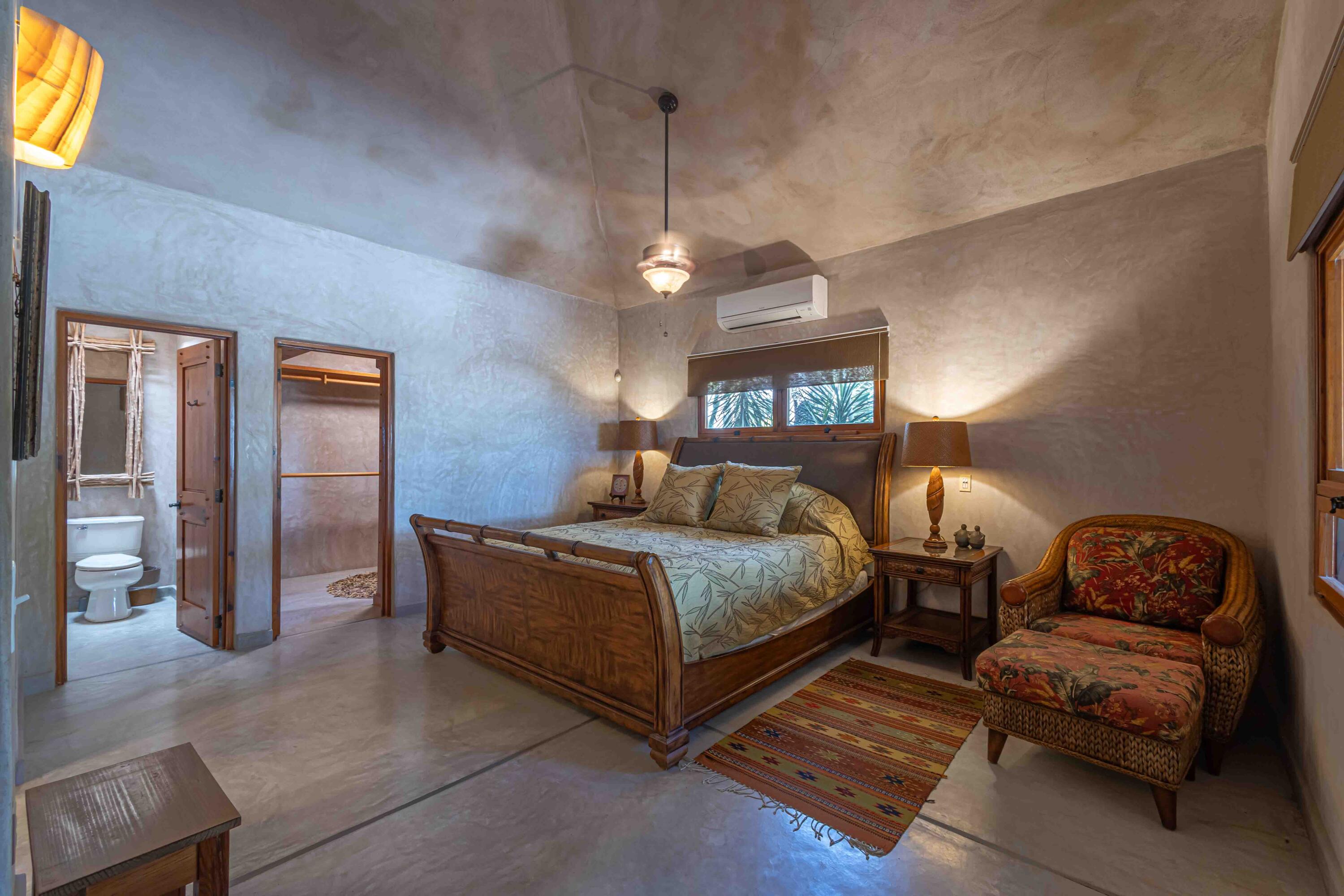 227 Camino del Cielo, Villa Iguana