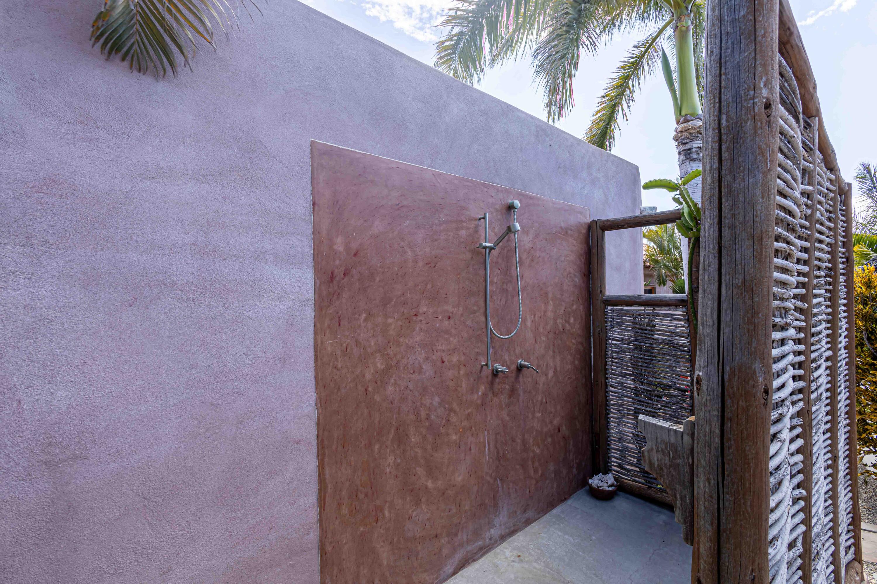 227 Camino del Cielo, Villa Iguana