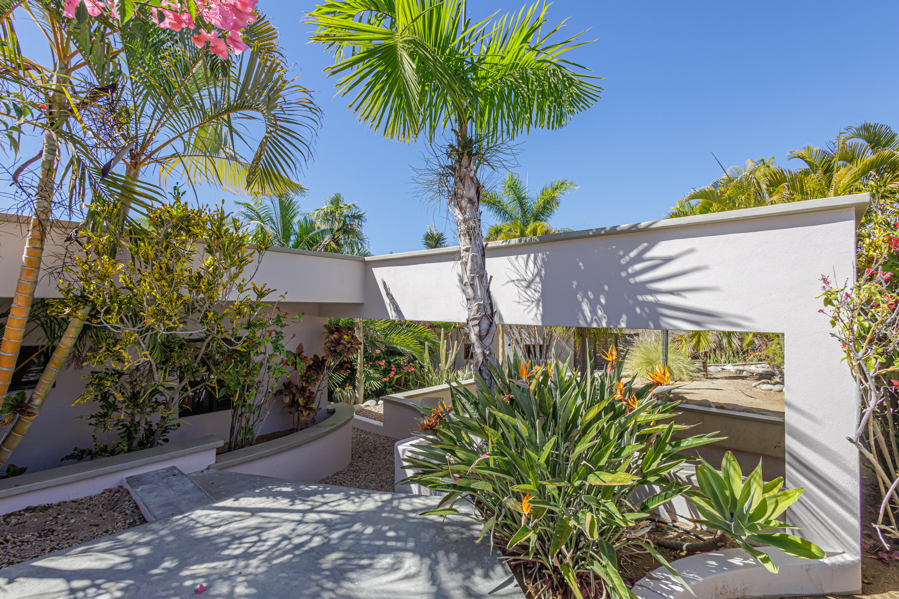 227 Camino del Cielo, Villa Iguana