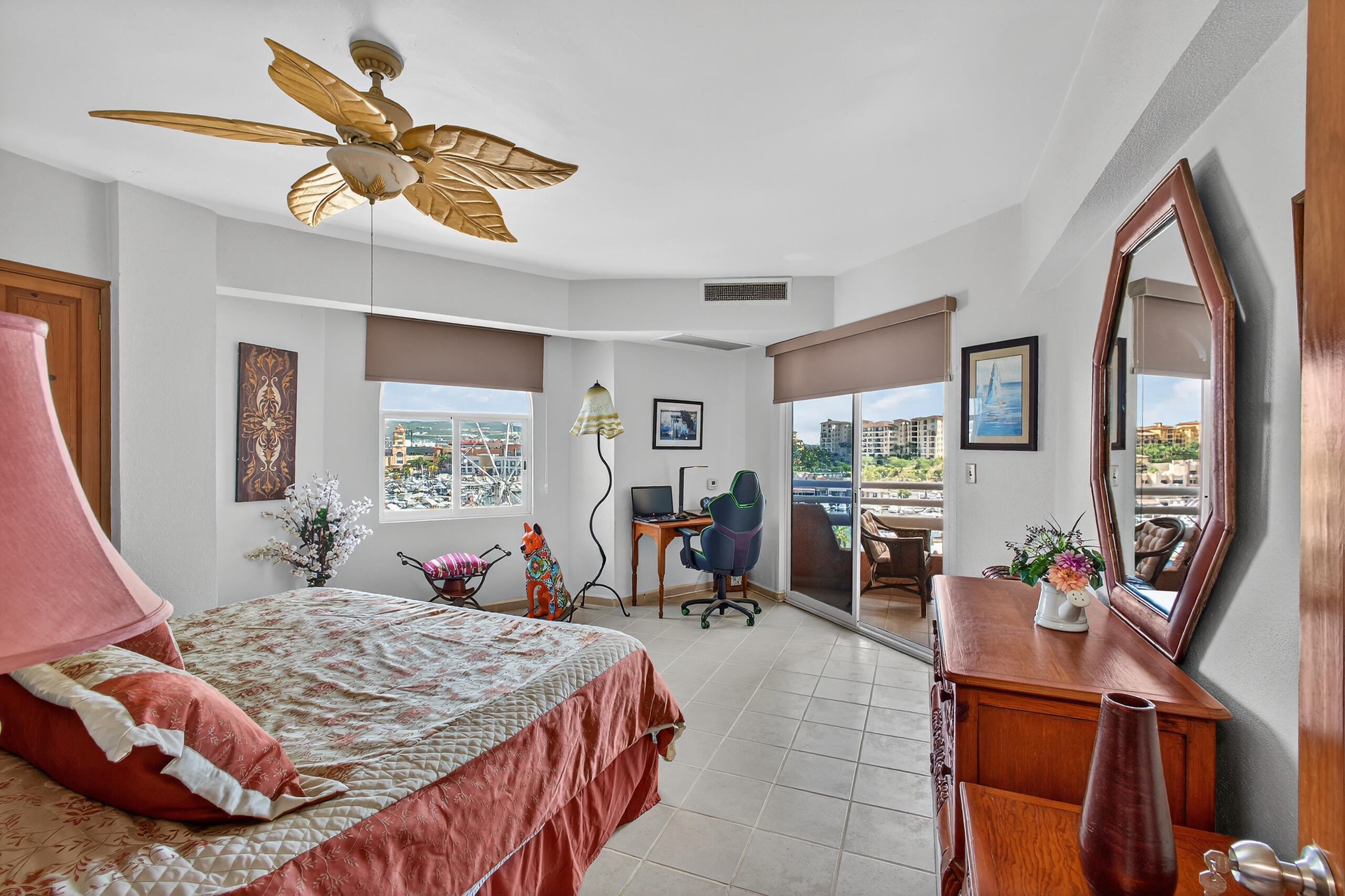 Boulevard Marina, Condo 603, Plaza Nautica