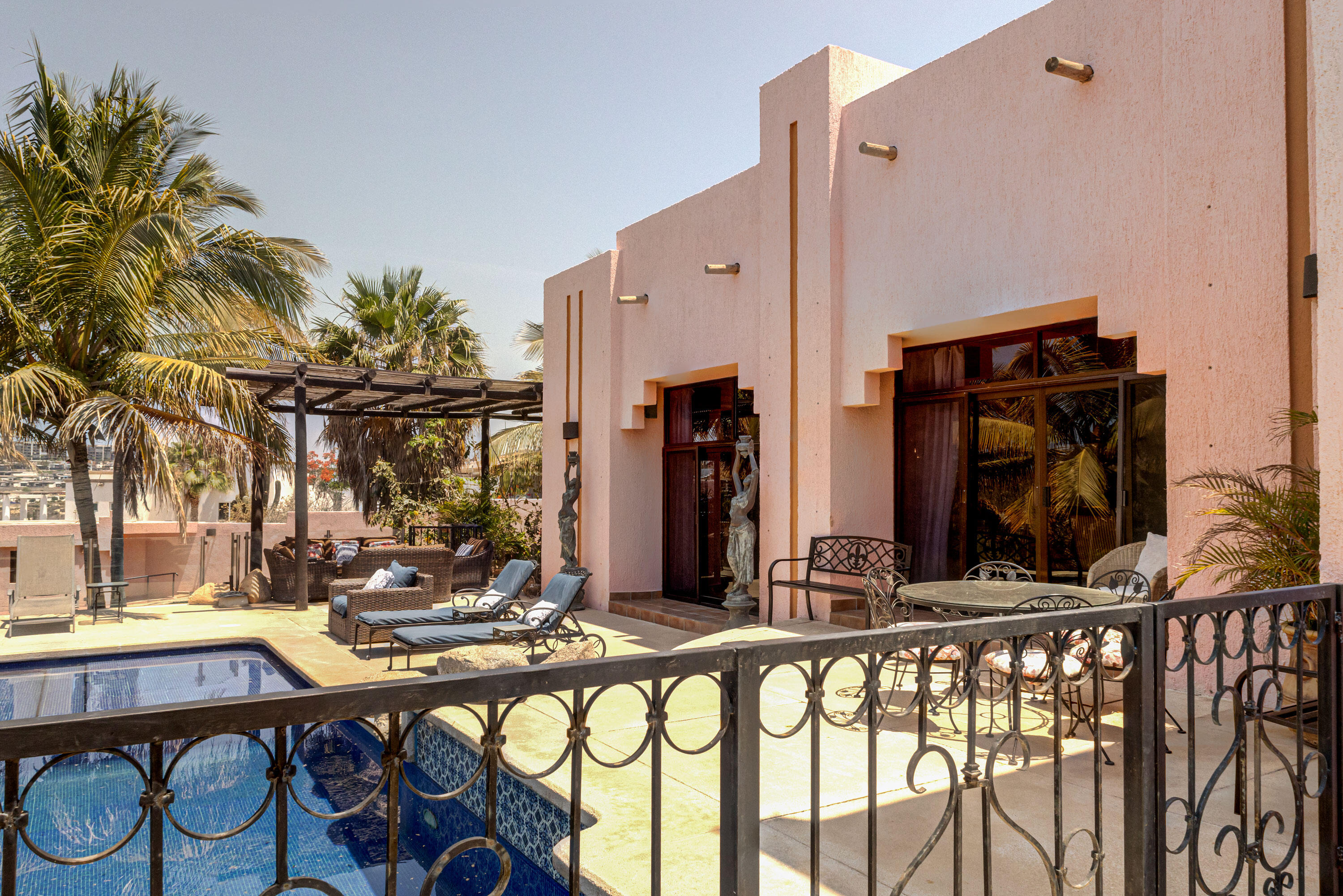 6 Colina, Villa Rosa