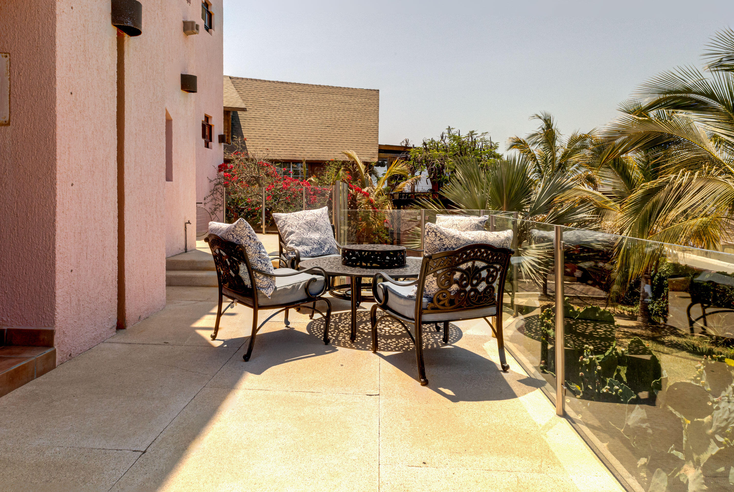 6 Colina, Villa Rosa