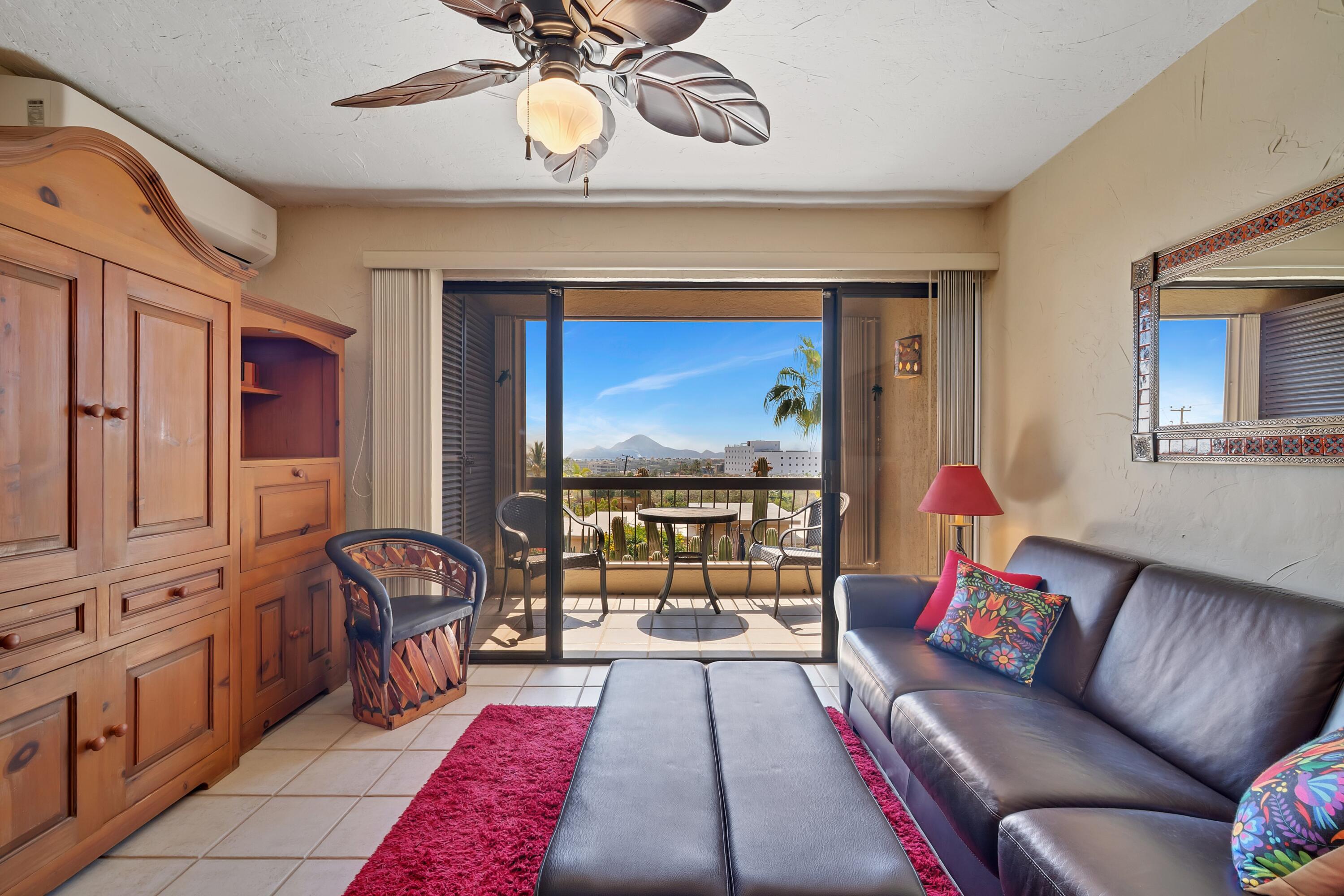 Sin Nombre, Mañana Condo #8