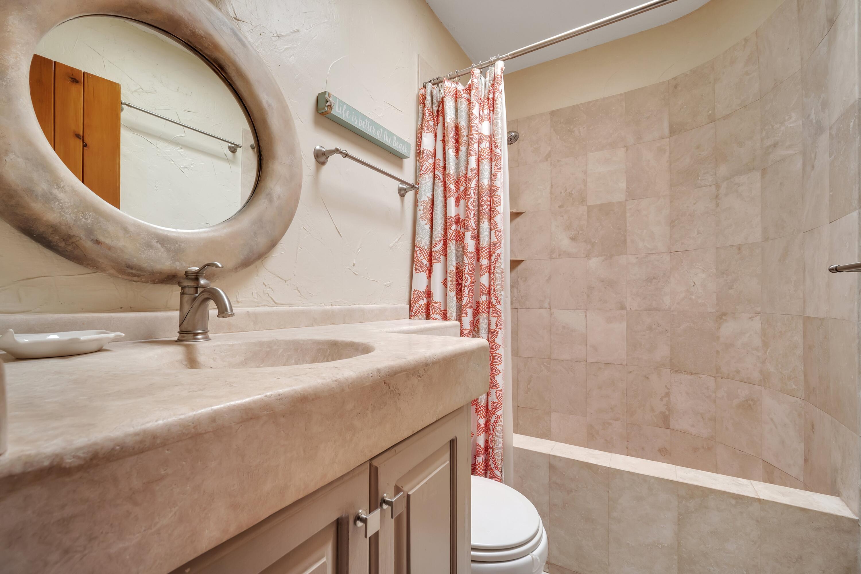 Sin Nombre, Mañana Condo #8